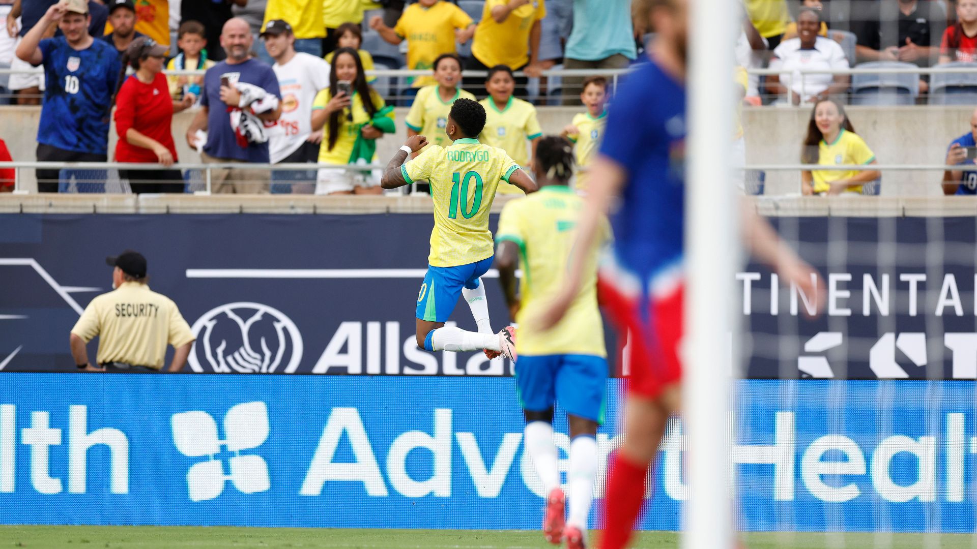 Rodrygo comemorando gol marcado contra os Estados Unidos (Crédito: Rafael Ribeiro / CBF)