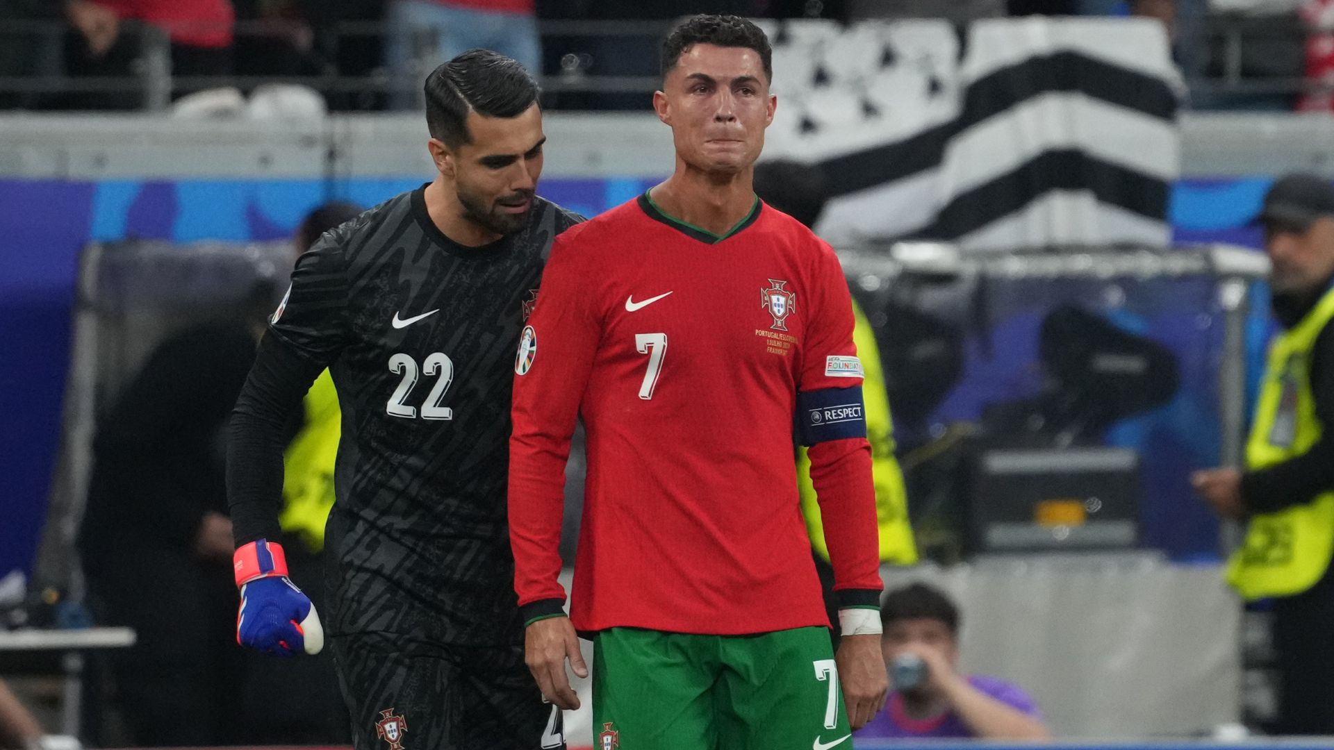 Cristiano Ronaldo chorando após pênalti