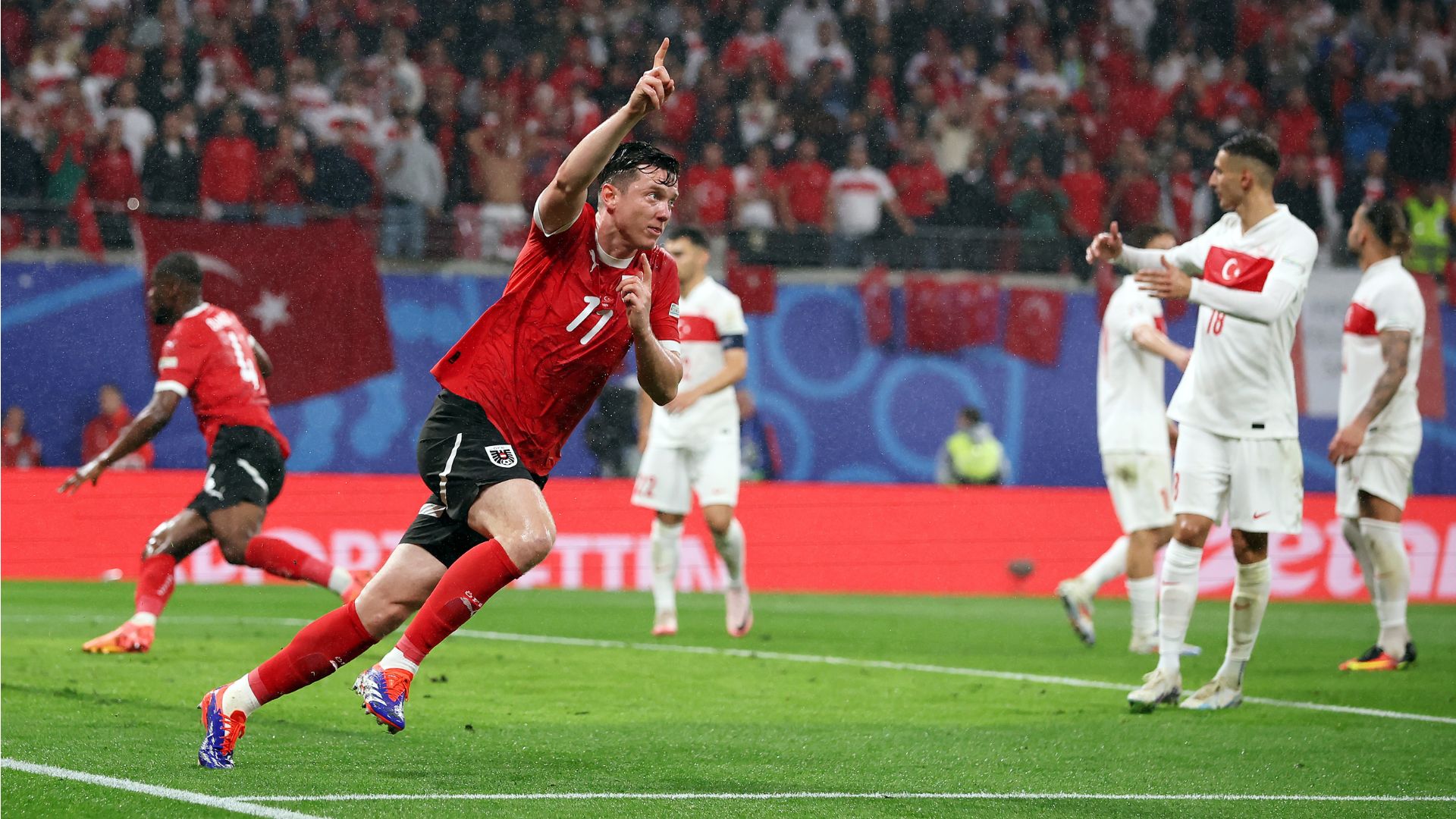 Áustria descontou na segunda etapa, mas não conseguiu evitar a derrota (Crédito: Getty Images)