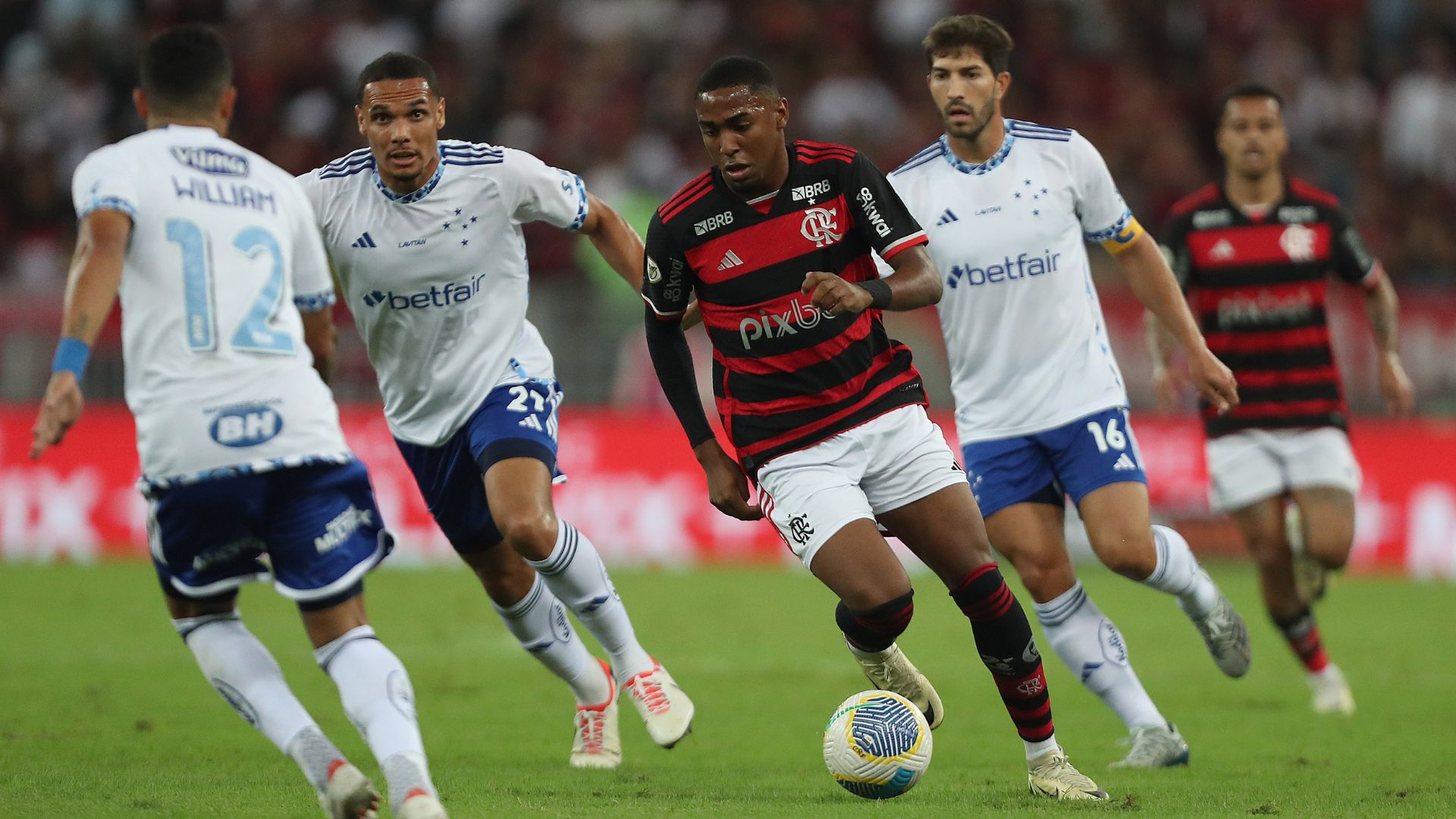 Lorran em ação pelo Flamengo
