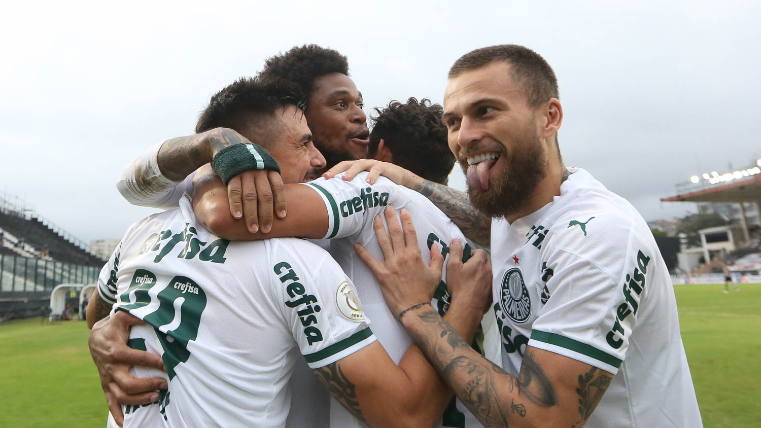 Embalado, São Paulo desafia constância do Palmeiras na final paulista