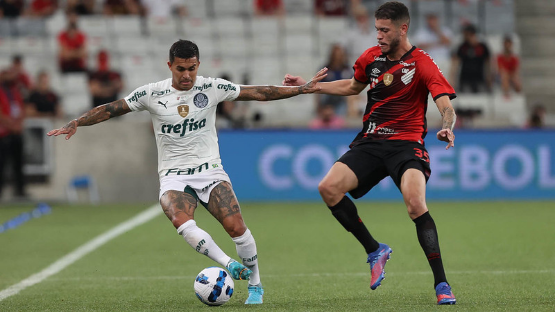 Jogadores e Palmeiras e Athletico-PR na partida comentada por Abel Ferreira