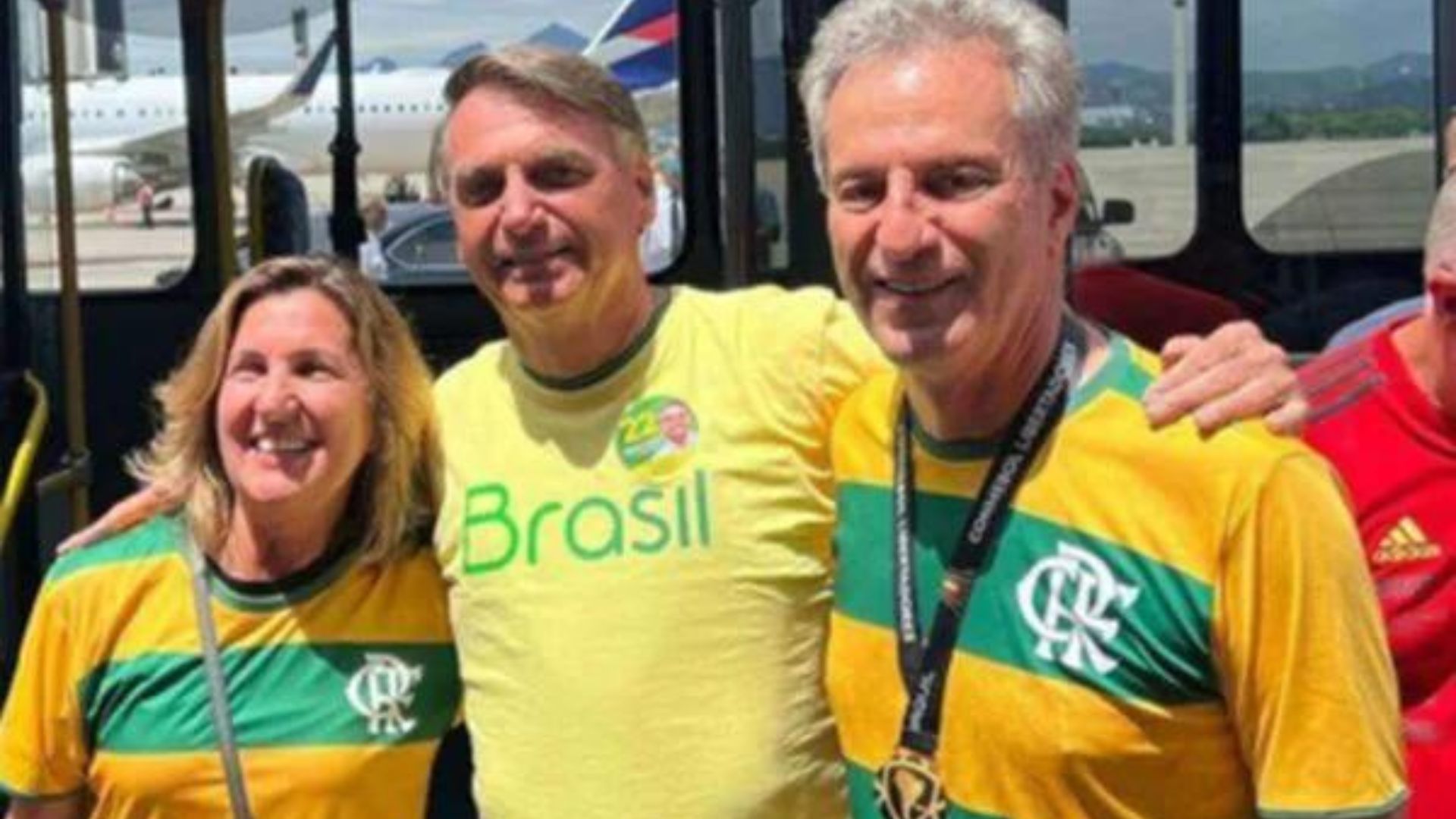 Angela e Landim posam ao lado de Jair Bolsonaro 