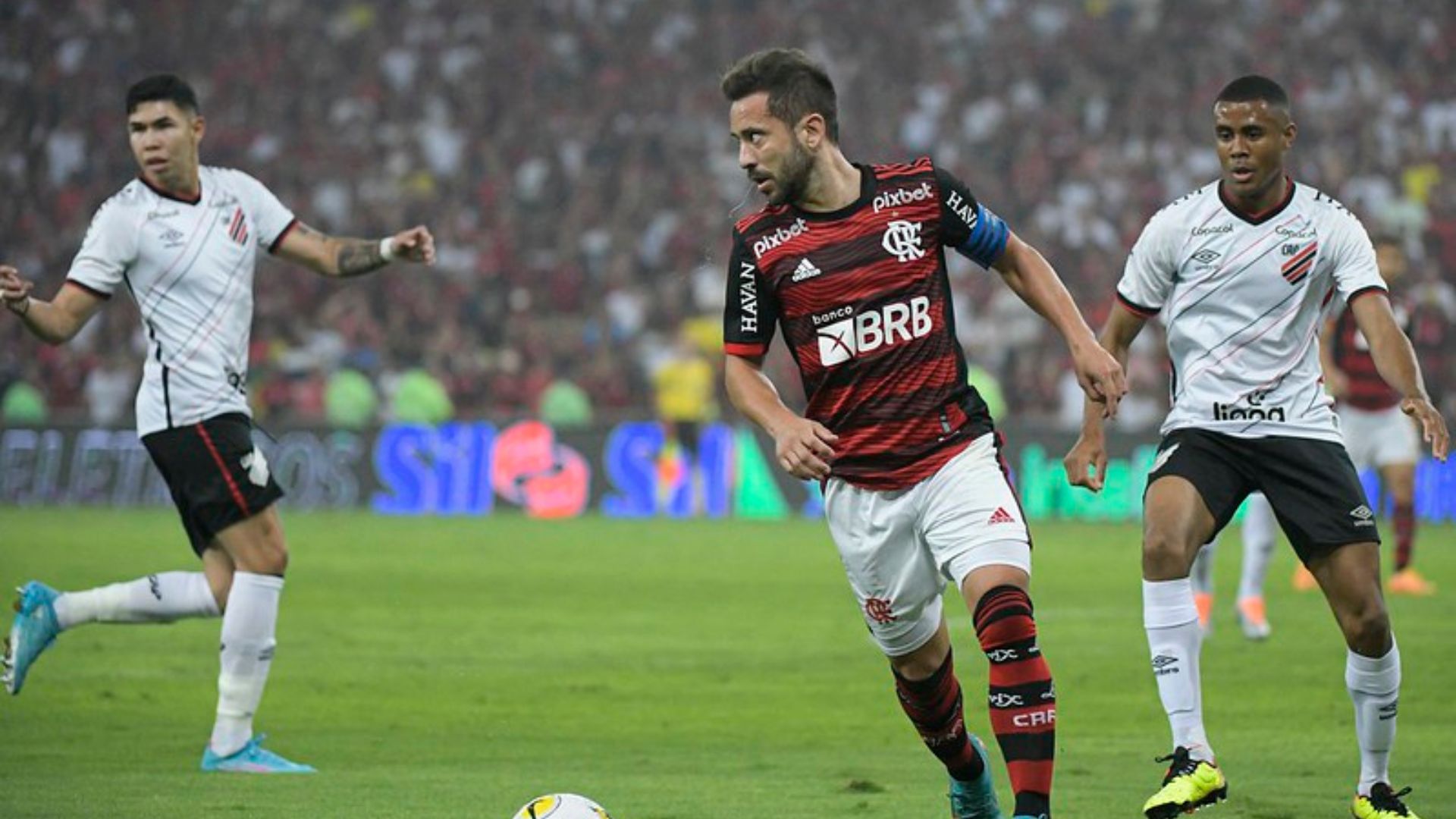 Athletico-PR x Flamengo em campo pela partida da Copa do Brasil