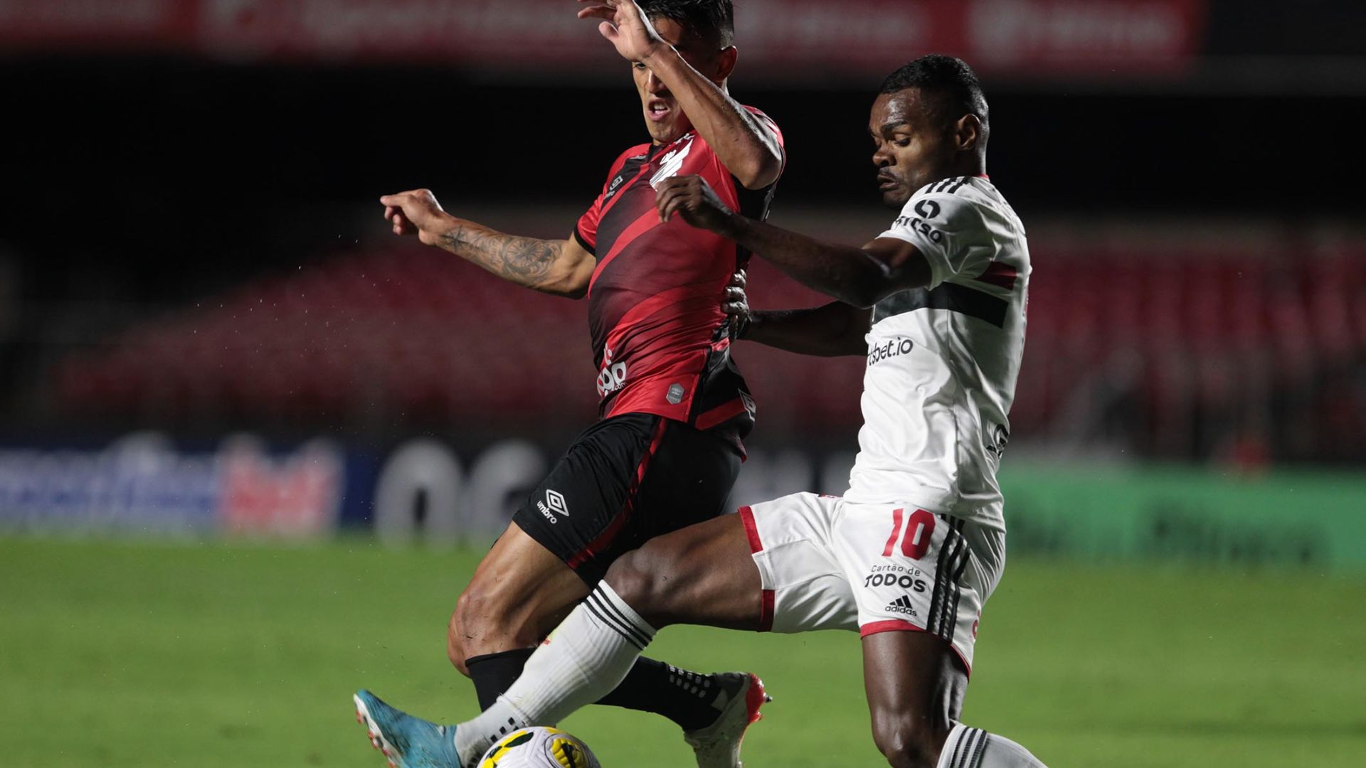 Athletico-PR e São Paulo se enfrentam no Campeonato Brasileiro