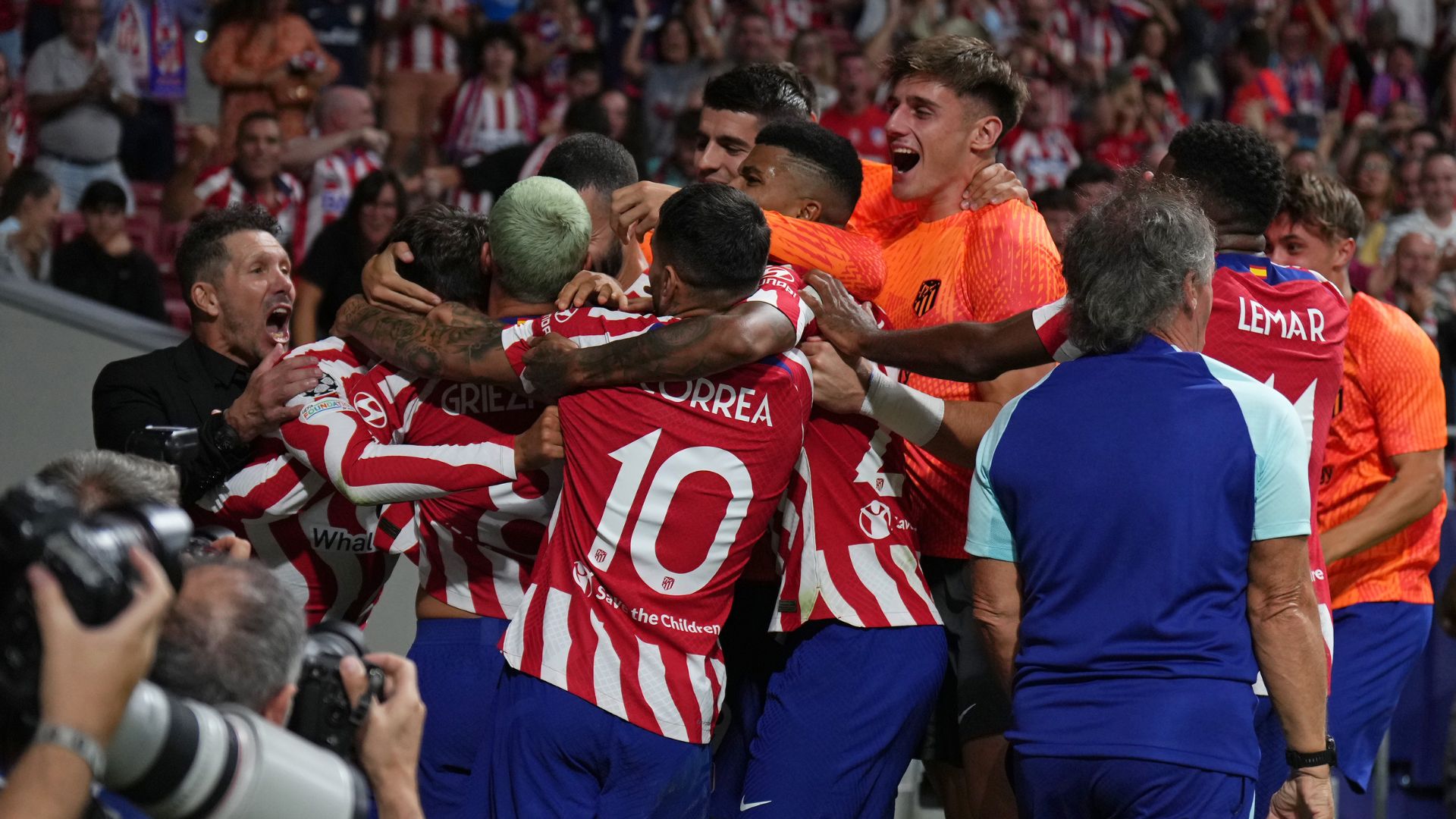 Atlético de Madrid vence no fim
