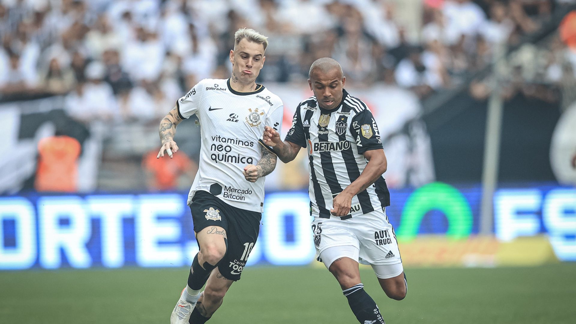 Atlético-MG em ação contra o Corinthians