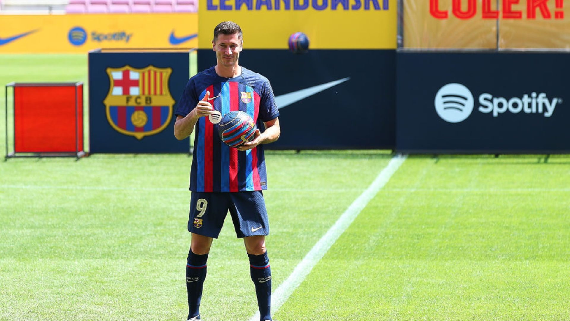 Barcelona promove apresentação de Lewandowski no Camp Nou