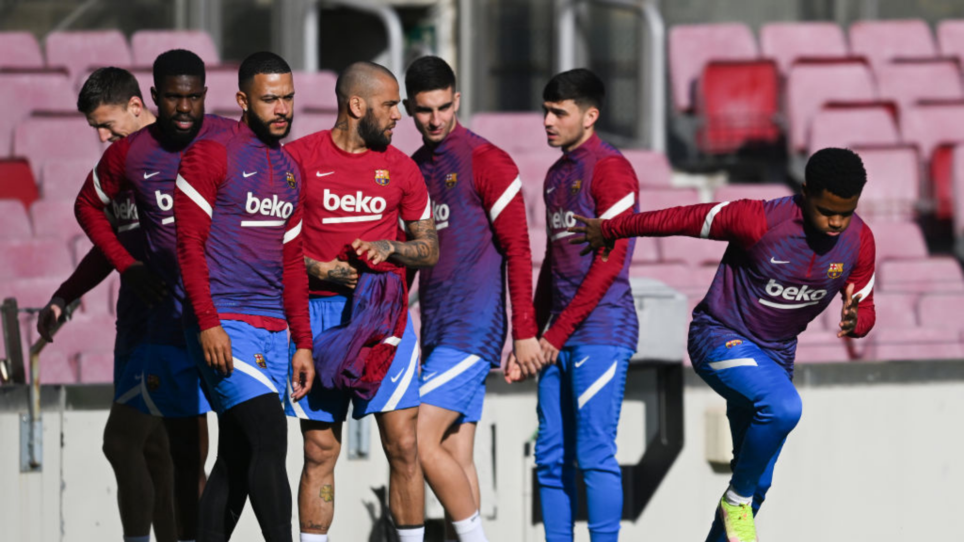 Jogadores do Barcelona durante o treino