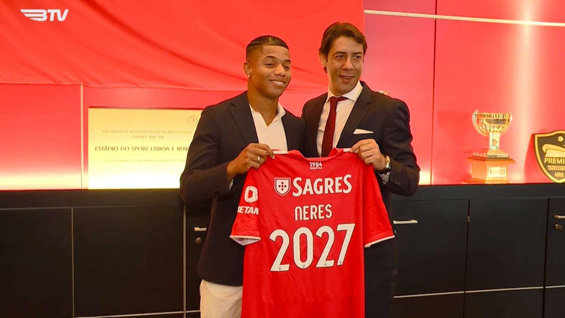 David Neres assina com o Benfica até 2027