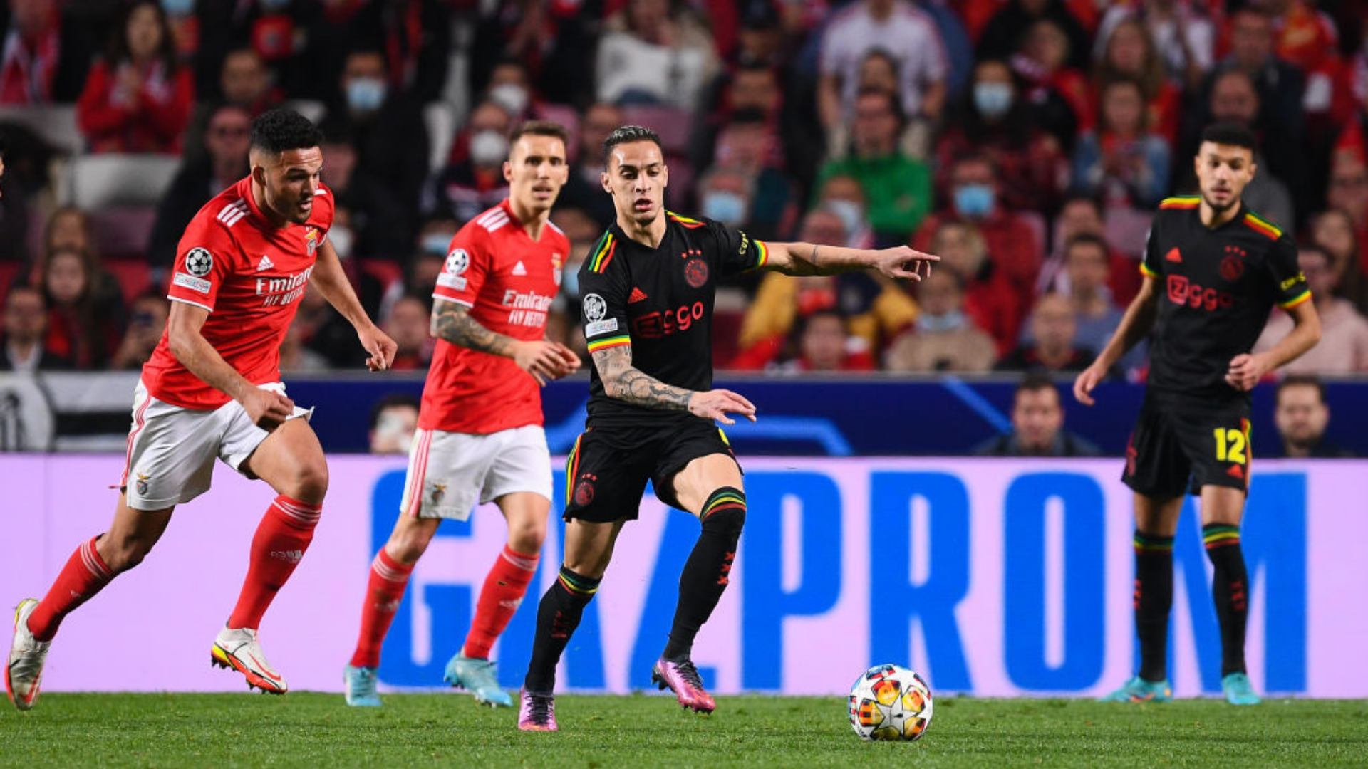 Benfica e Ajax disputam vaga nas quartas da Champions