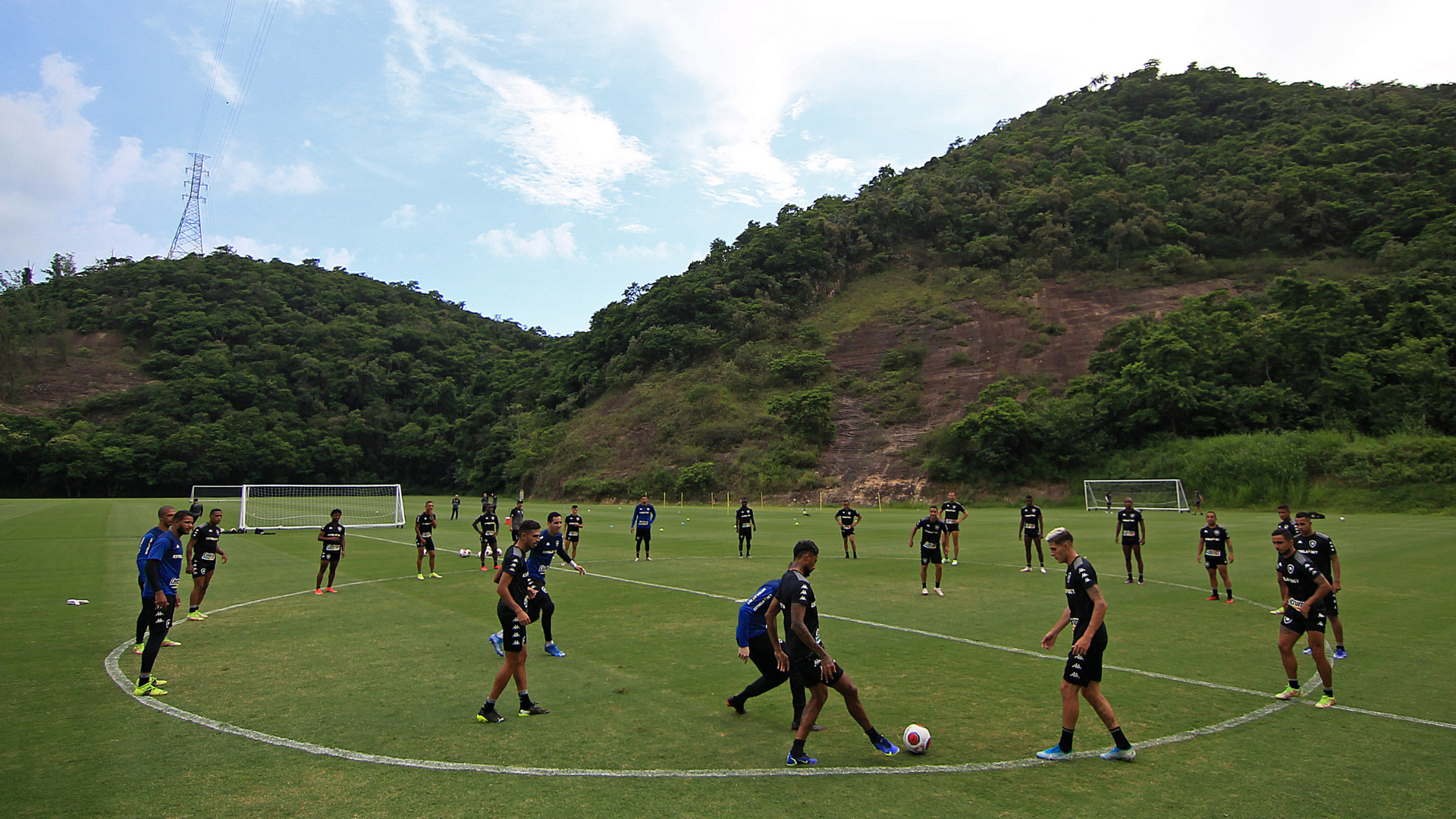 Botafogo se prepara para estreia no Cariocão