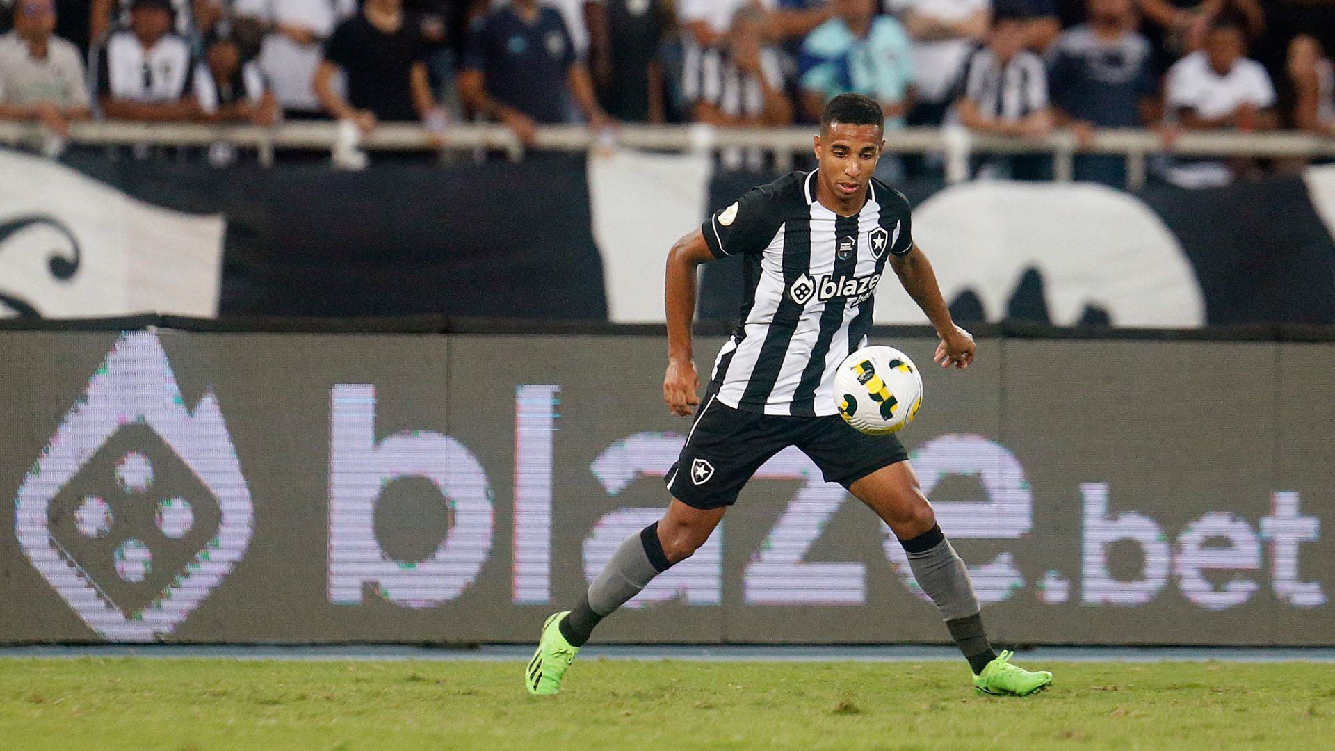 Botafogo em ação diante do Coxa
