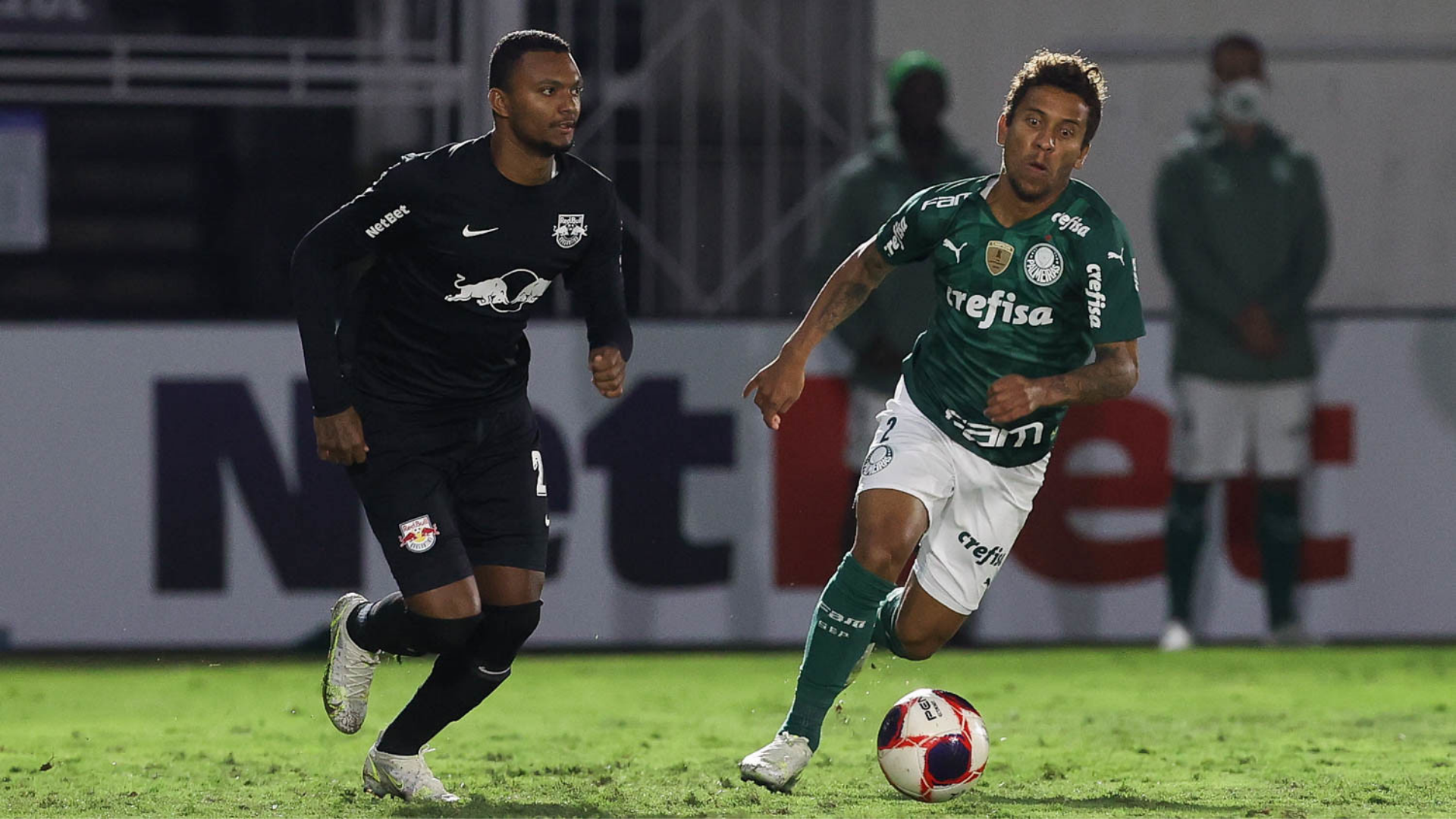Bragantino x Palmeiras em ação