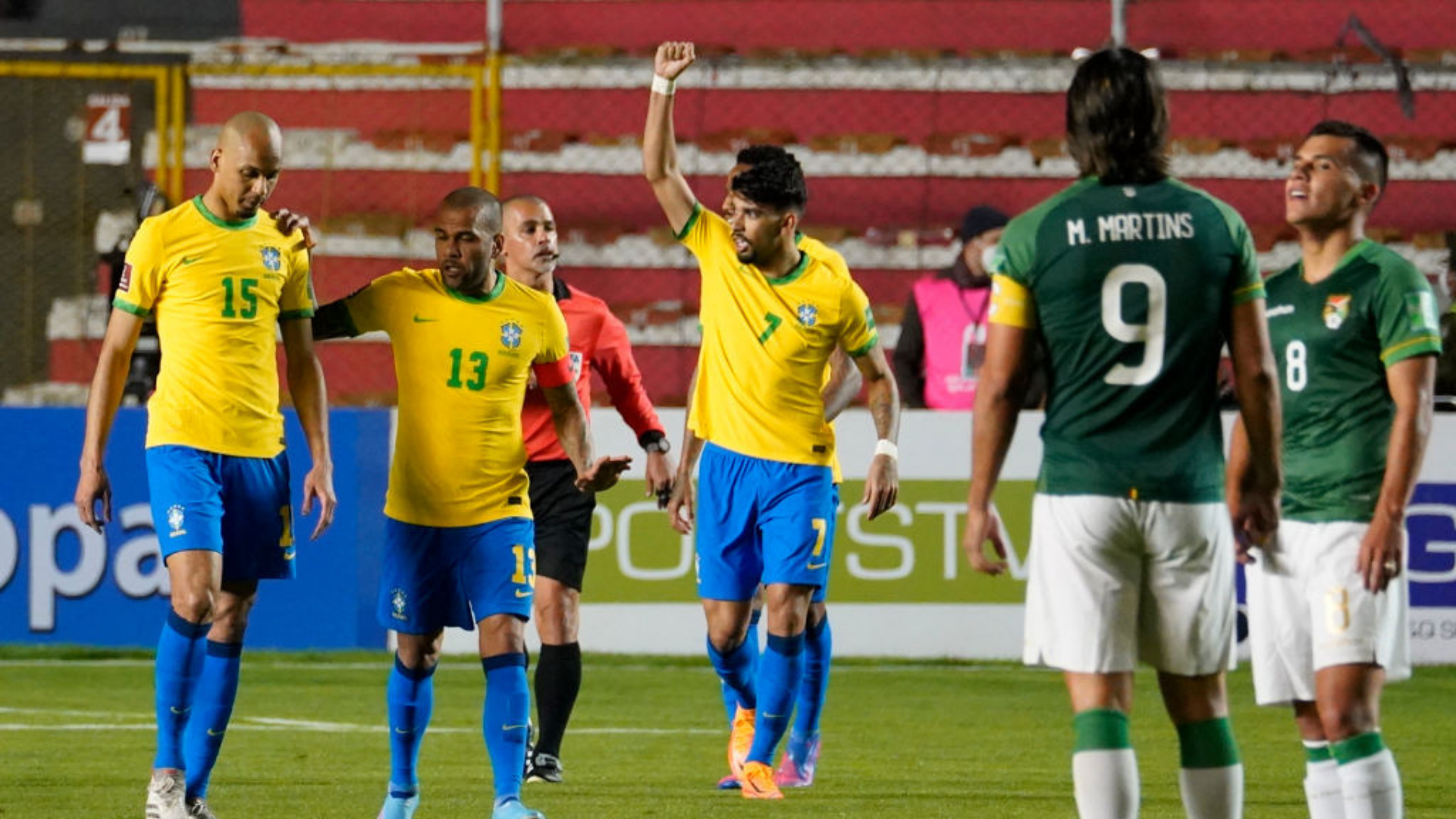Brasil comemorando o segundo gol diante da Bolívia pelas Eliminatórias