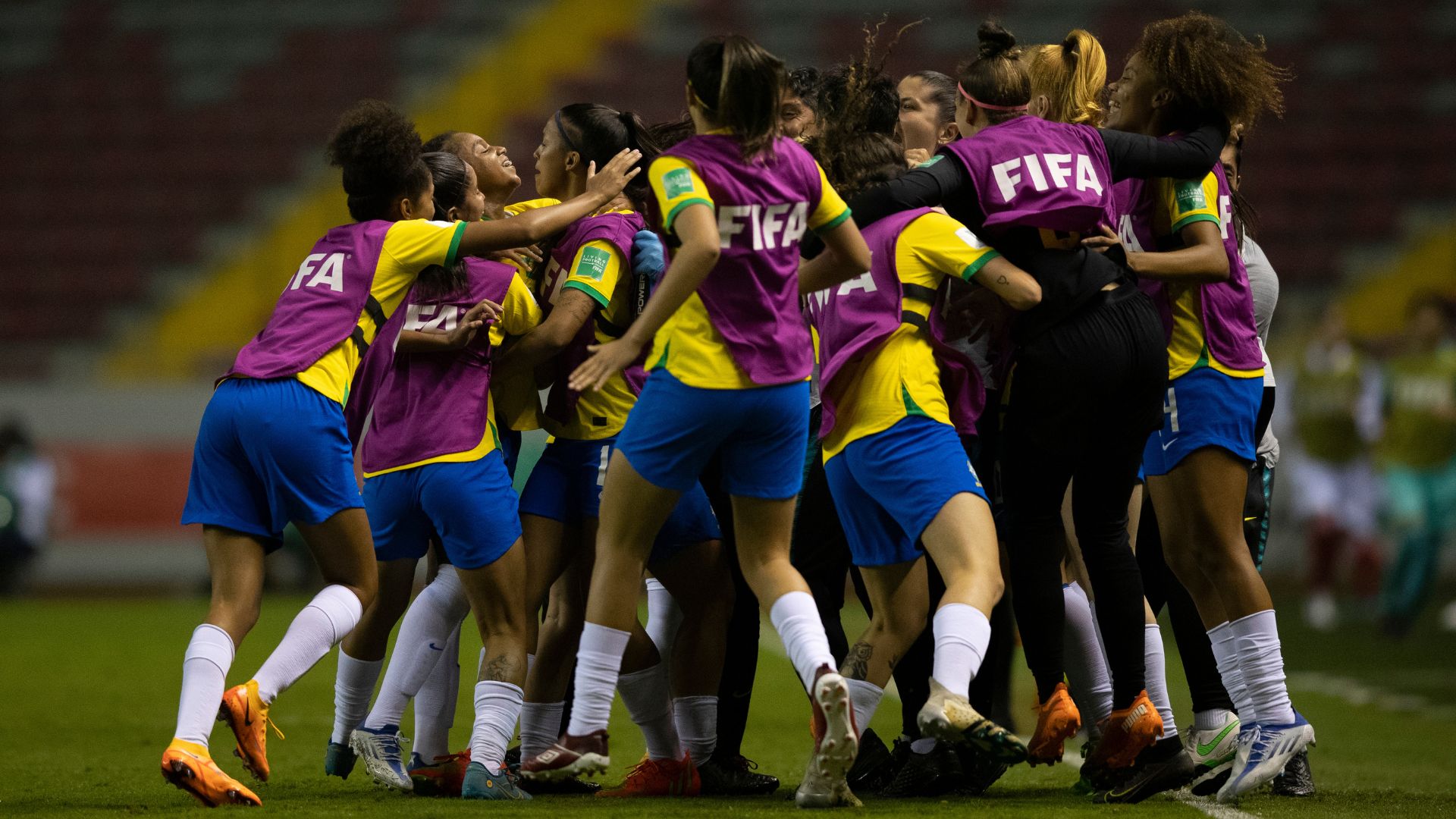 Brasileiras comemoram gol de empate contra o Japão