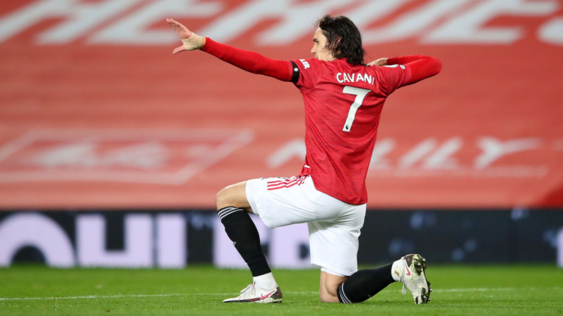 Edinson Cavani celebrando gol no Manchester United