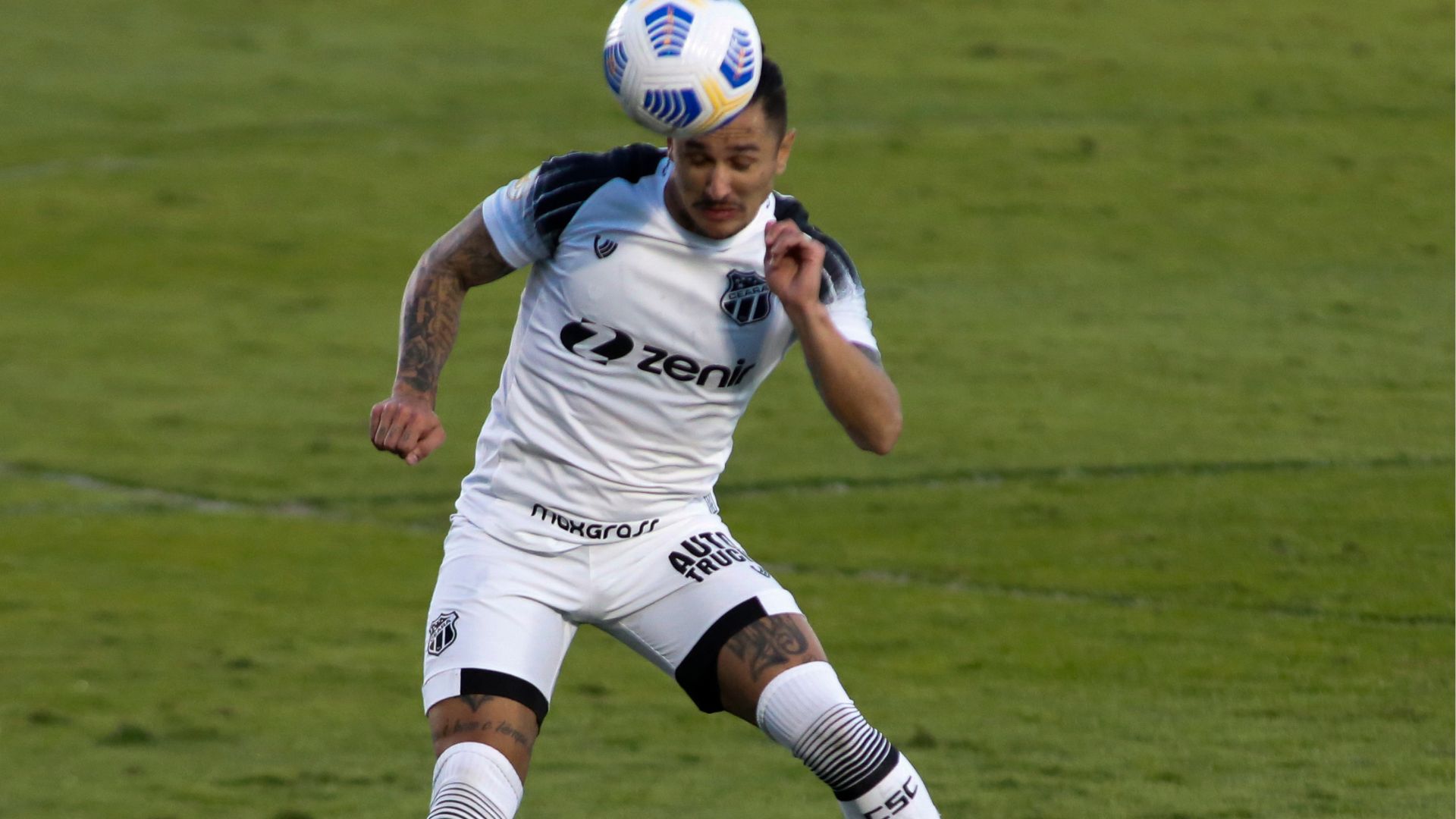 Vina, jogador do Ceará que fez o gol da vitória contra o Avaí