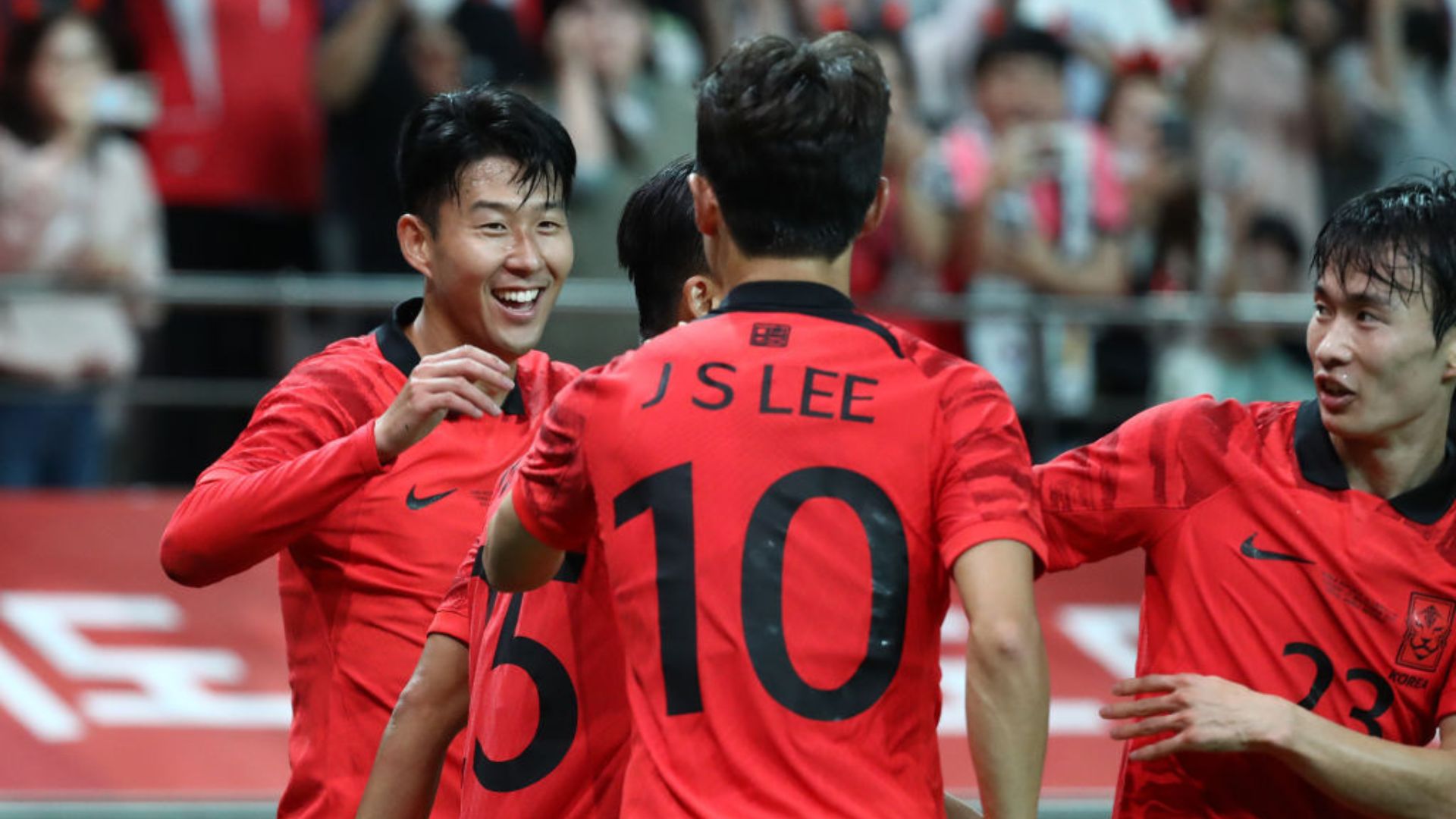 Coreia do Sul vibrando com gol marcado
