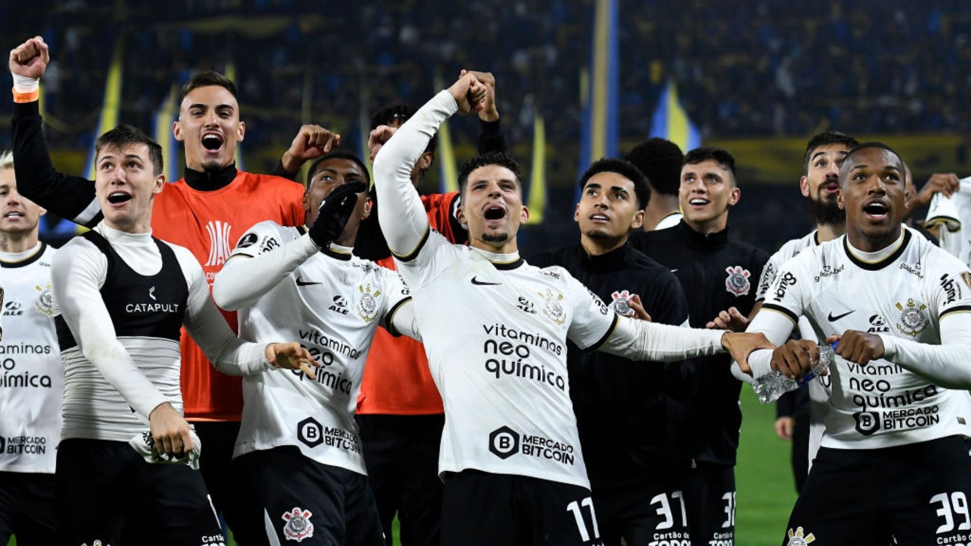 Jogadores do Corinthians comemorando a classificação na Libertadores