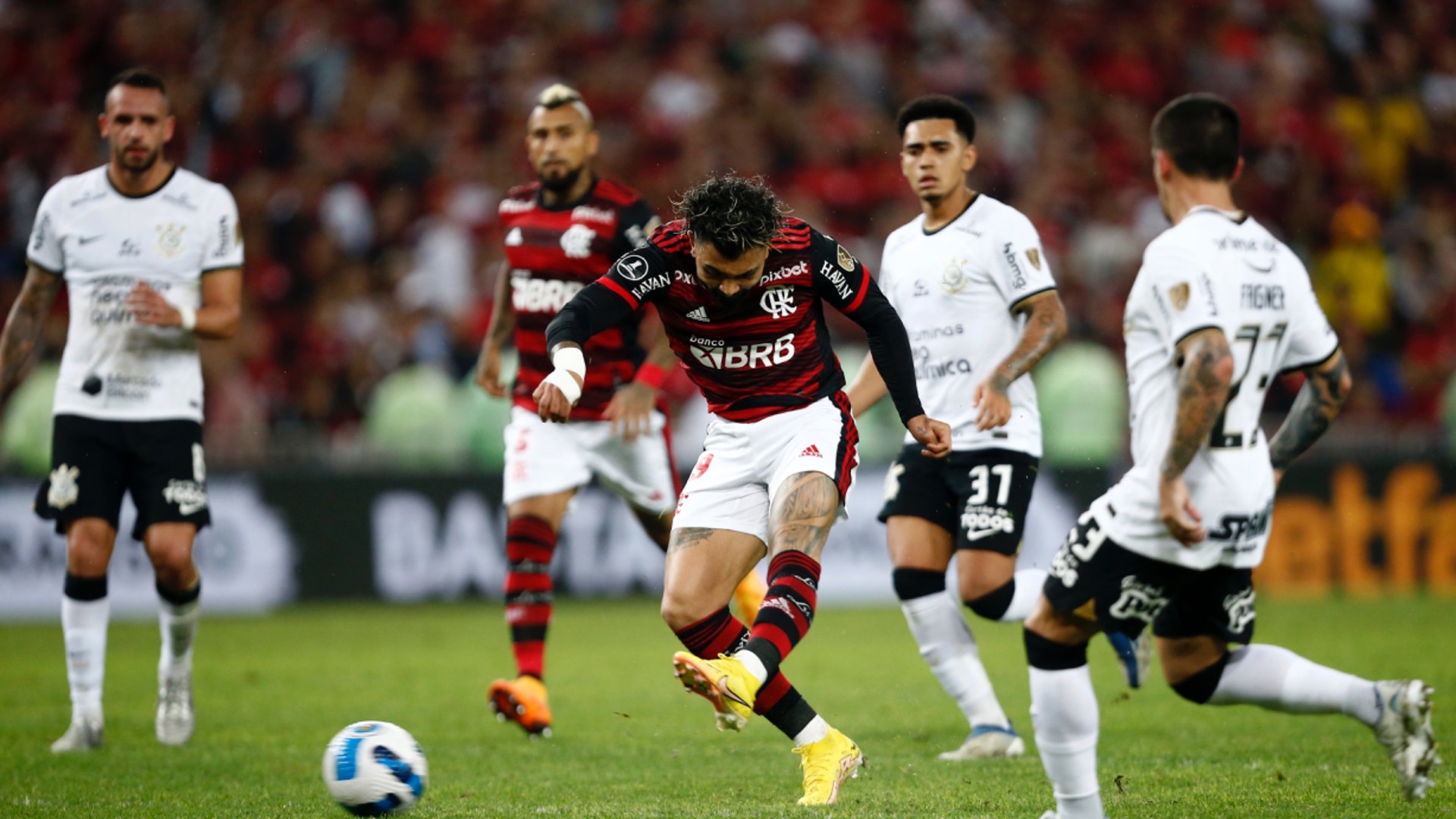 Corinthians e Flamengo duelam pela Copa do Brasil