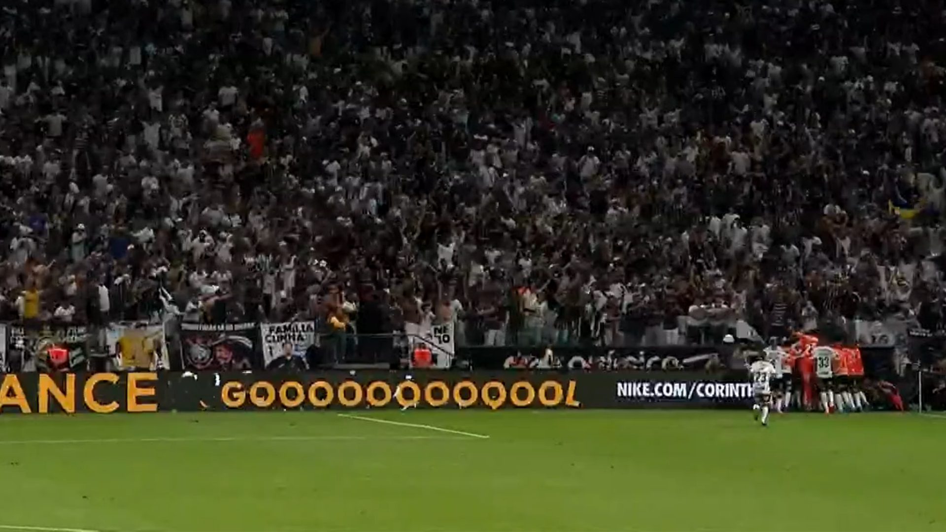 Corinthians vibrando com a torcida