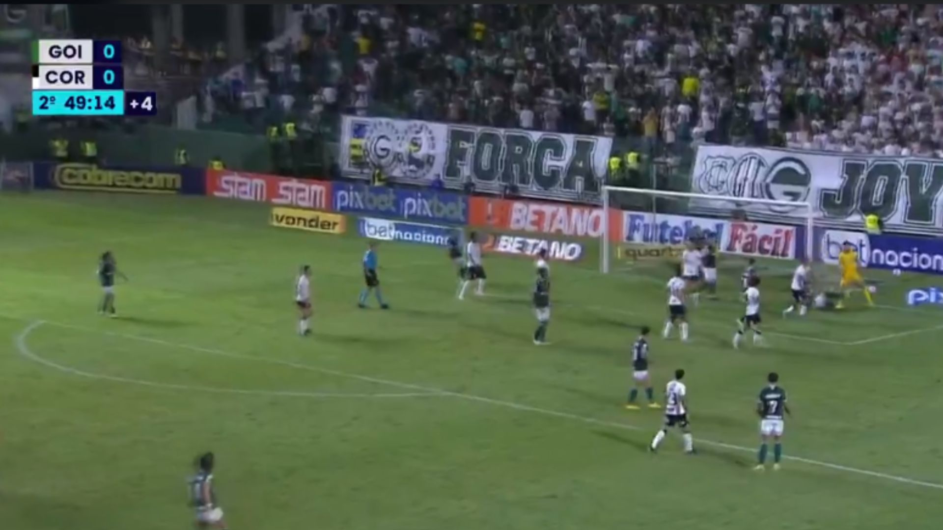 Corinthians tentou pressão final contra o Goiás
