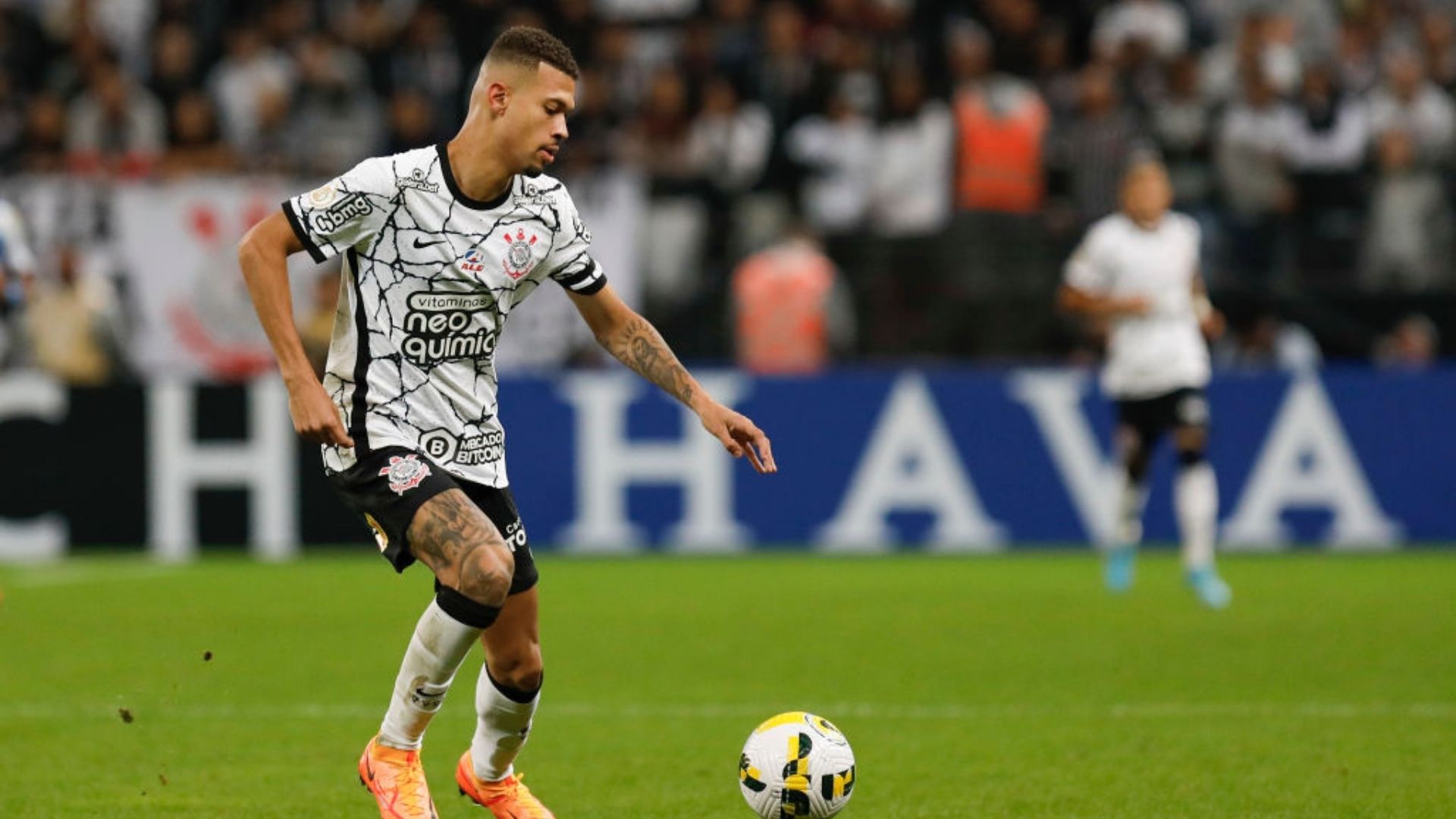Corinthians oficializa a saída de João Victor do clube