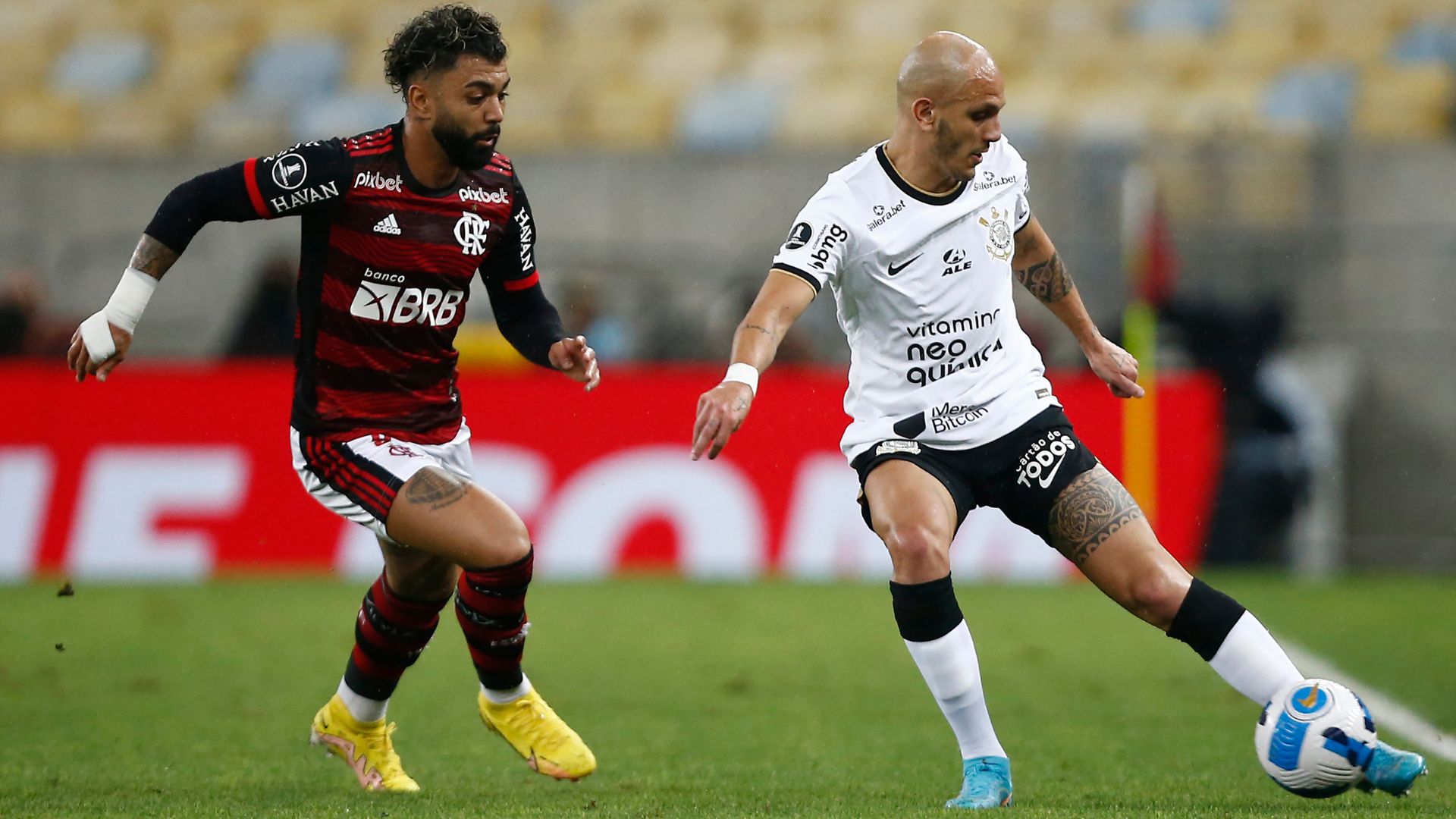 Fábio Santos vem se destacando pelo Corinthians na temporada