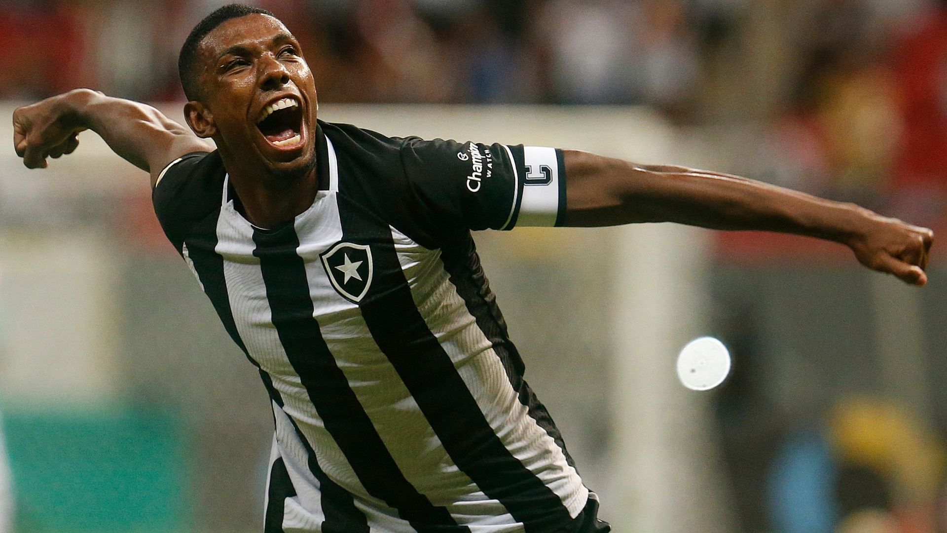Kanu, do Botafogo, comemora gol contra o Ceilândia na Copa do Brasil