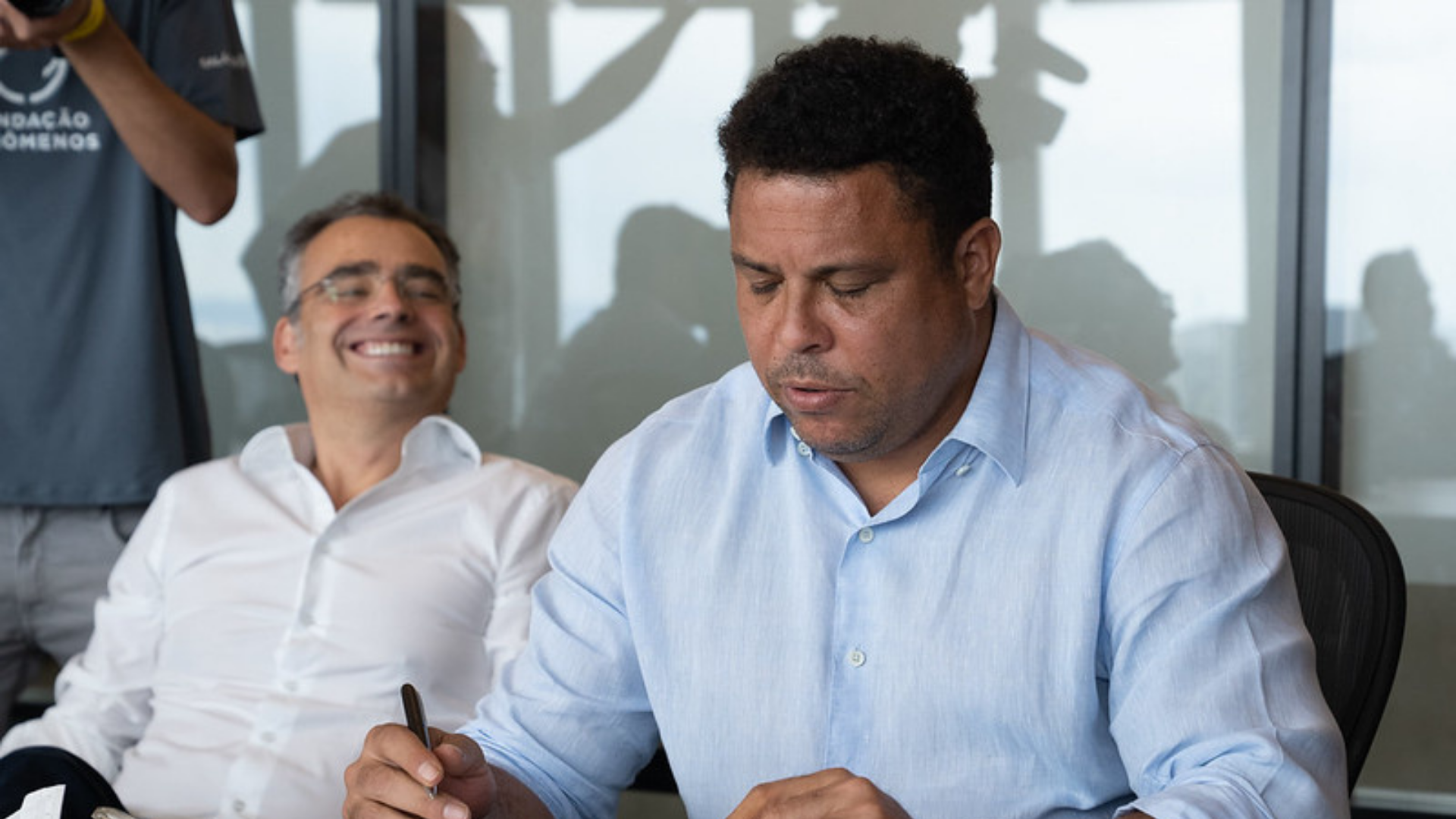 Cruzeiro assina acordo de venda com Ronaldo Fenômeno