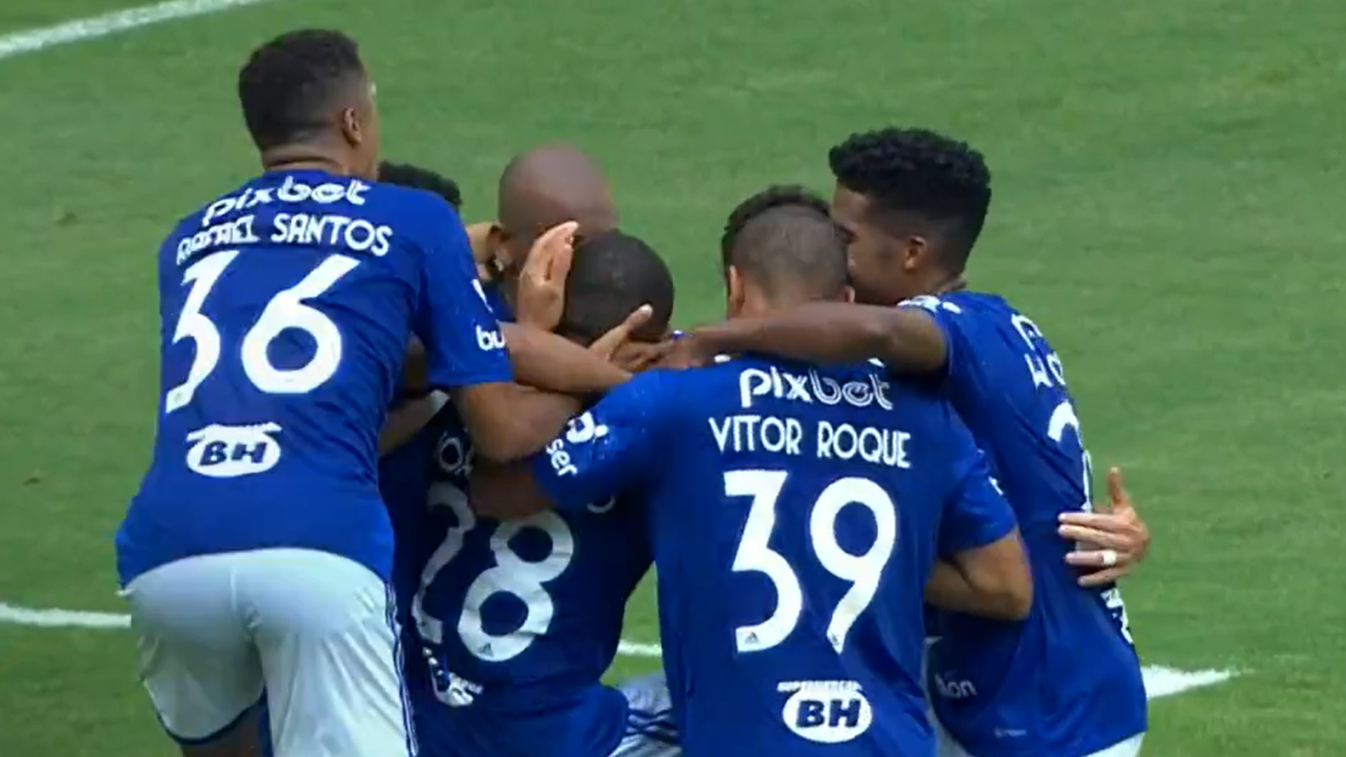 Cruzeiro vibrando com gol marcado