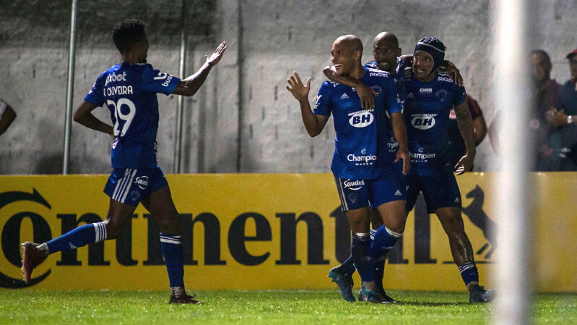 Cruzeiro vence o Athletic no primeiro jogo da semifinal do Mineiro