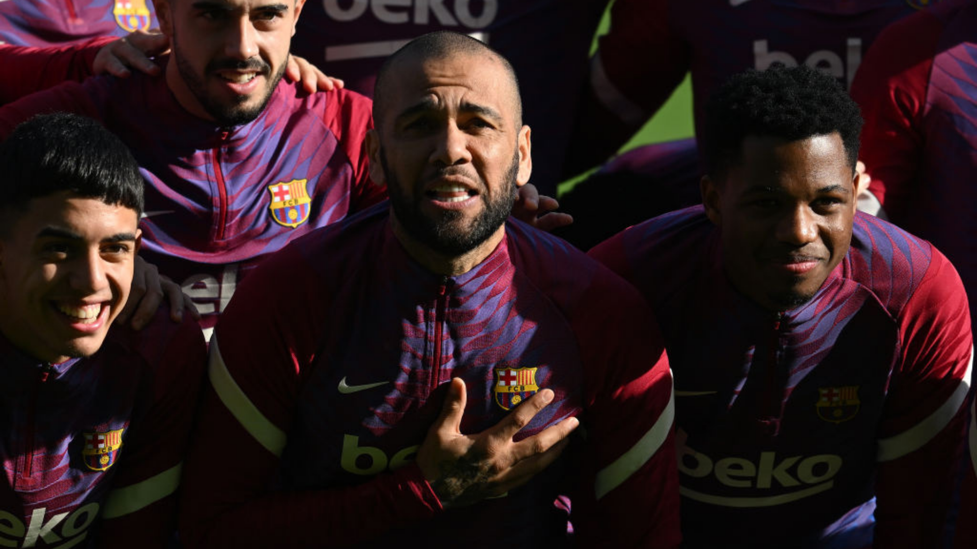 Daniel Alves vira desfalque no Barcelona