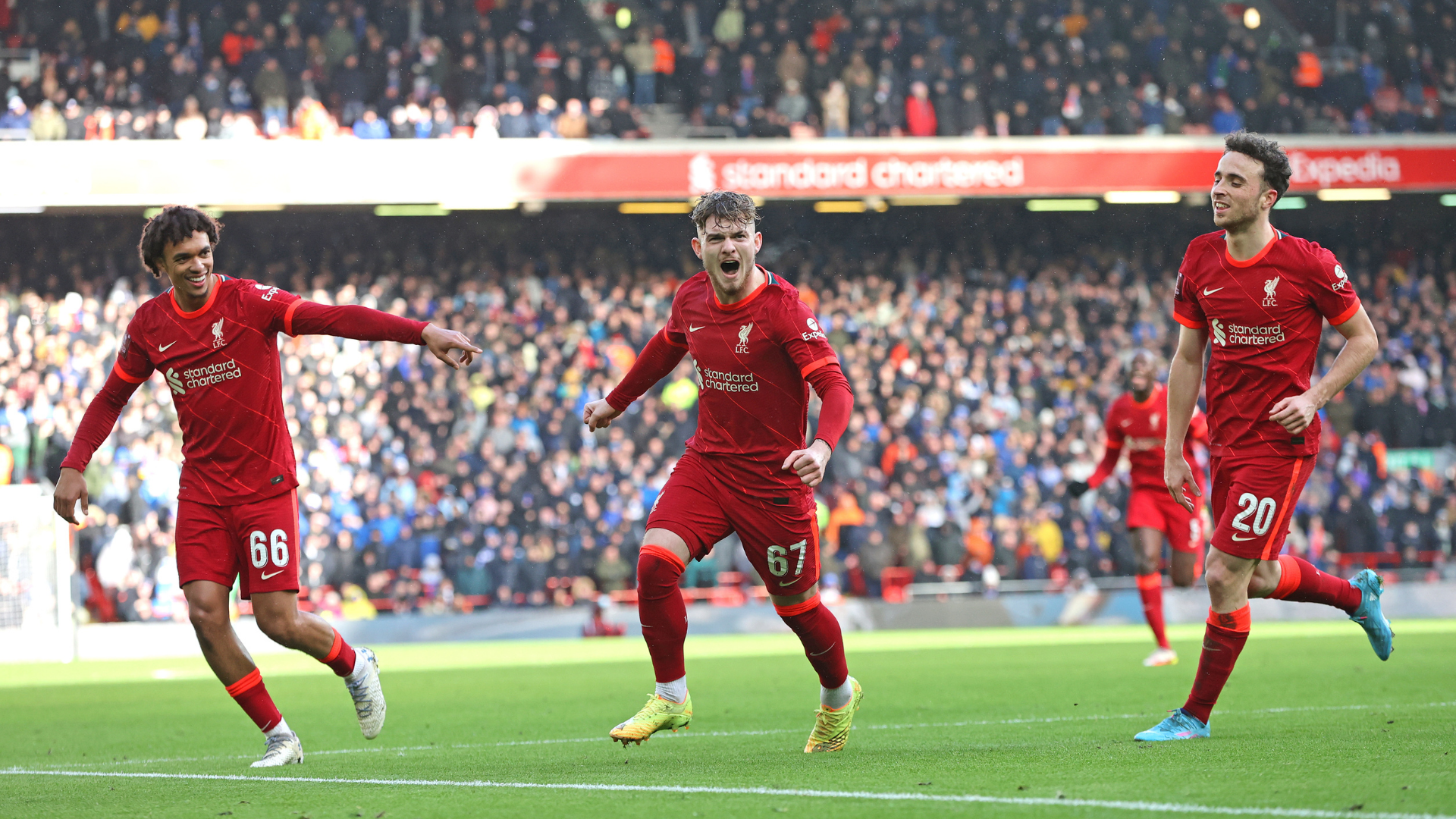 Liverpool recebe Leicester