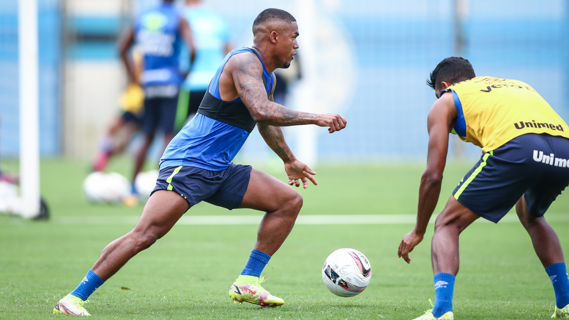 Douglas Costa em ação pelo Grêmio