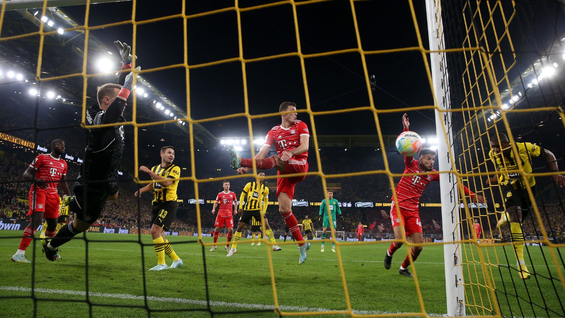 Borussia Dortmund e Bayern de Munique empatam em duelo emocionante