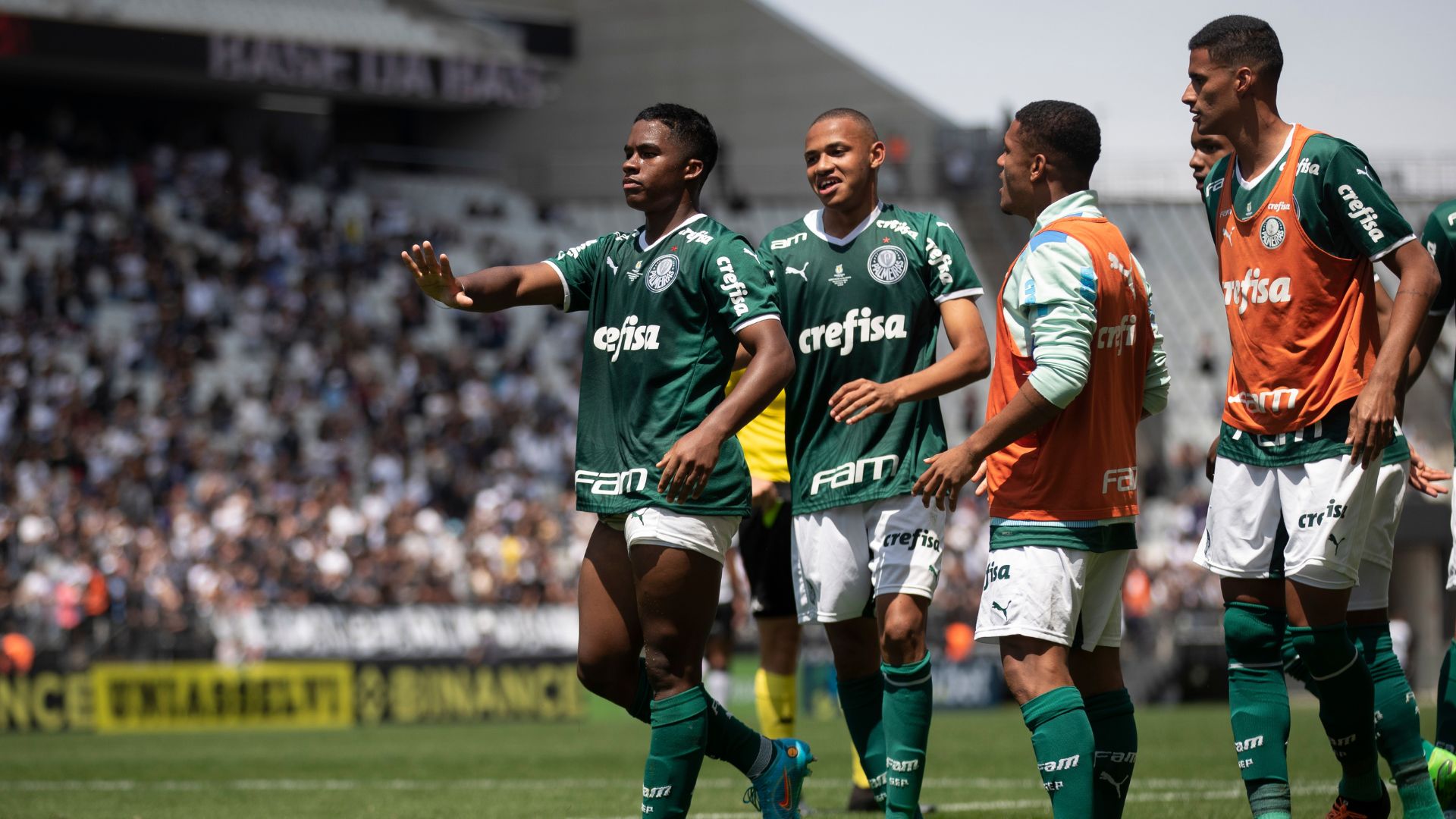 Endrick comemora gol decisivo pelo Palmeiras