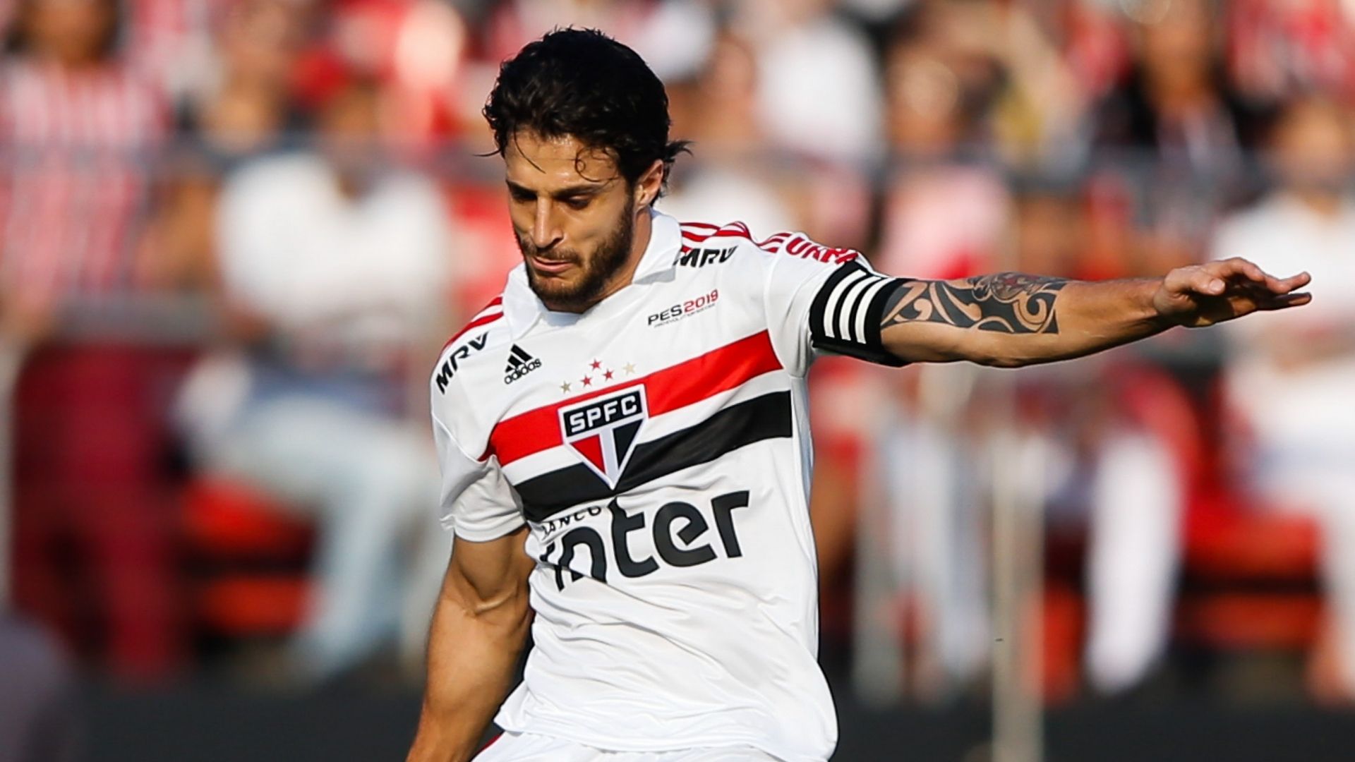 Jogador que passou por São Paulo, Cruzeiro e Fluminense surpreendeu e anunciou sua aposentadoria do futebol