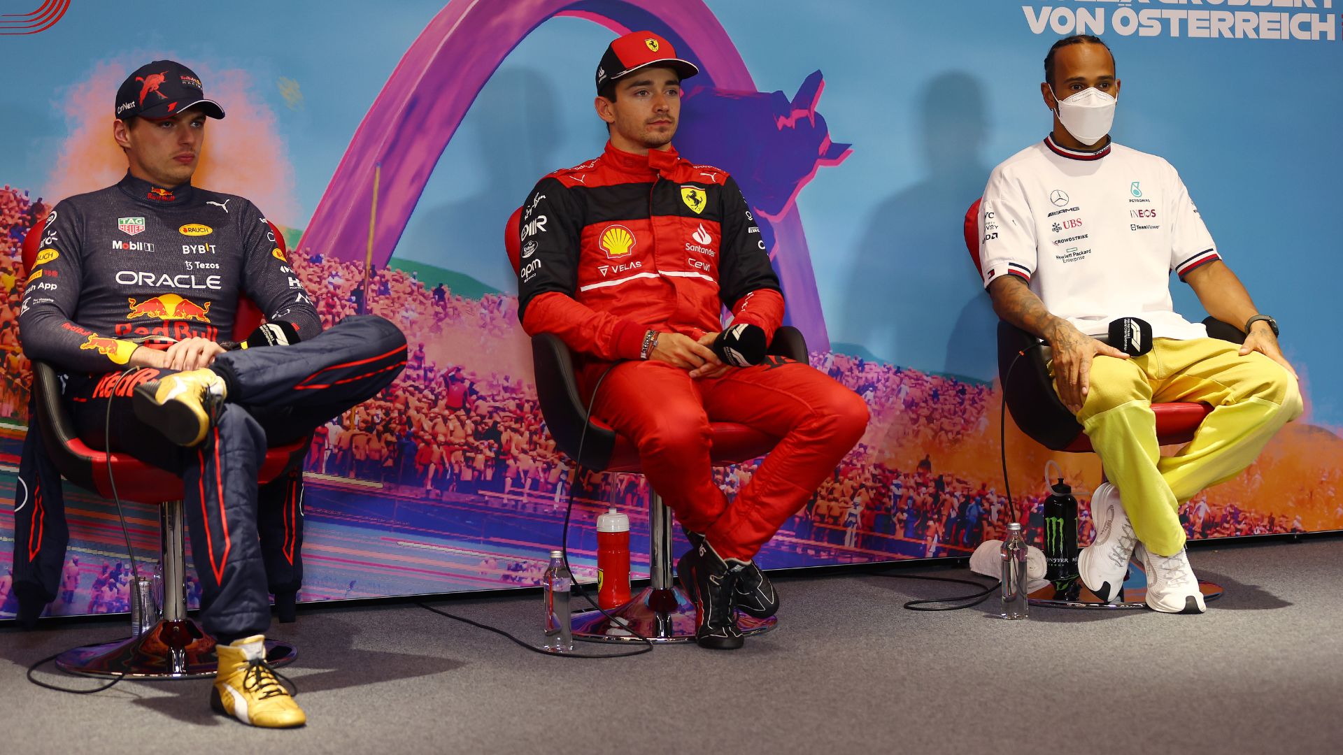 Pilotos de F1, Charles Leclerc, Max Verstappen e Lewis Hamilton (E/D)