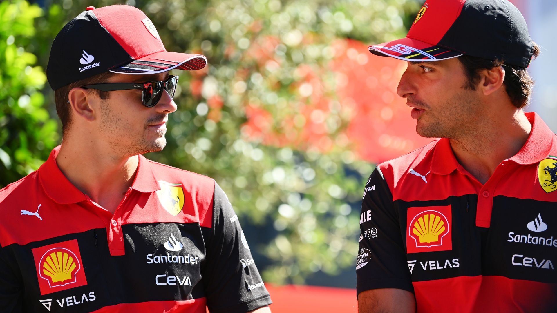Charles Leclerc e Carlos Sainz Jr, da Ferrari, na F1