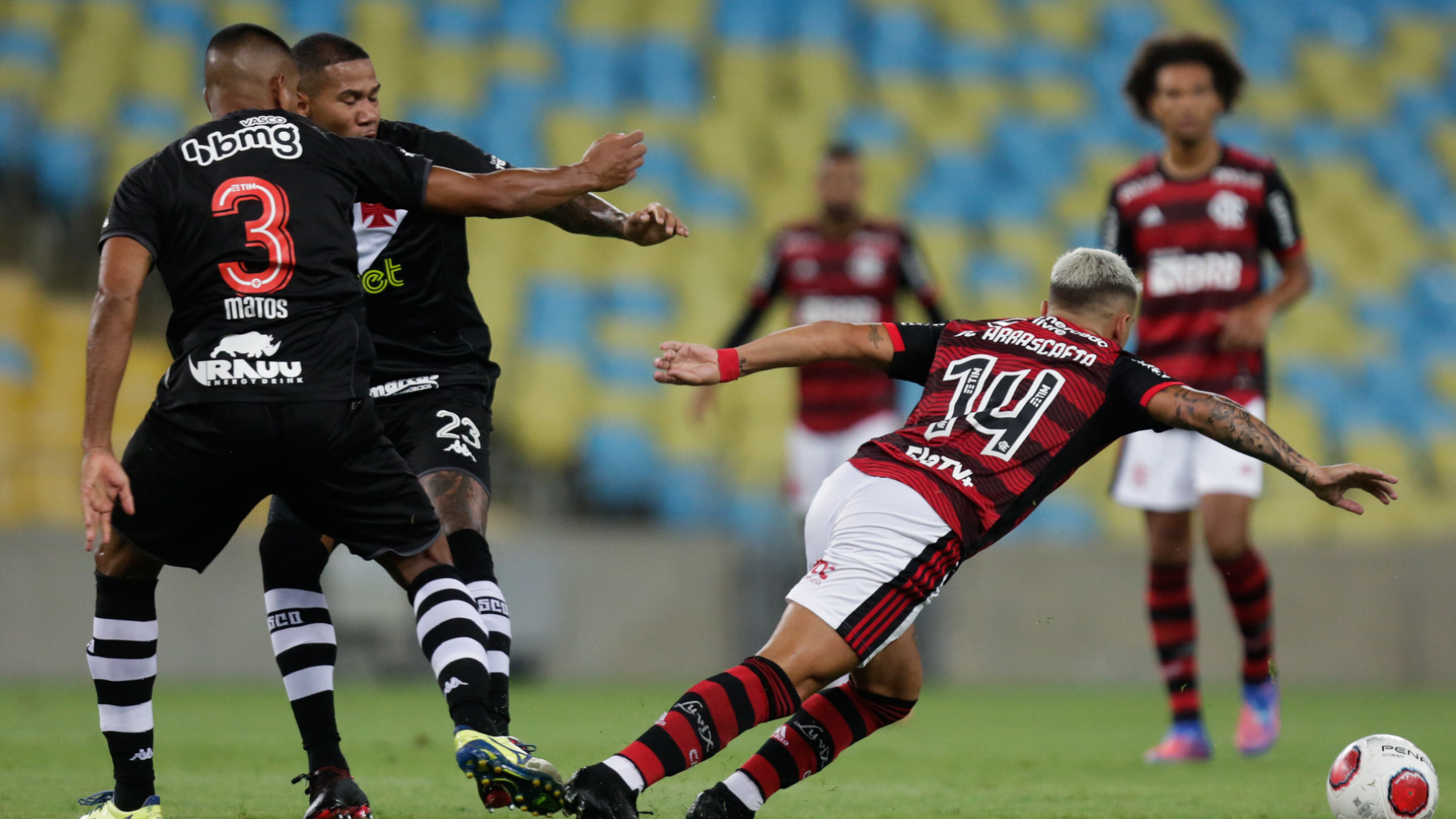 Jogadores de Vasco e Flamengo