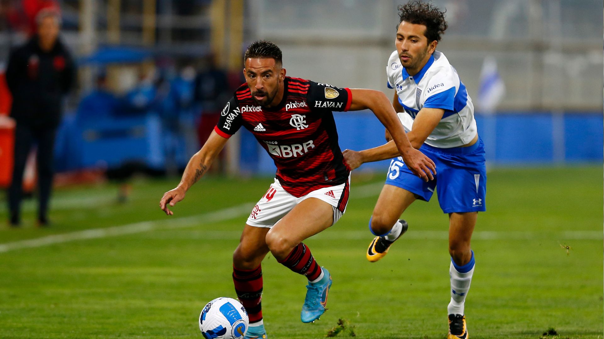 Flamengo confirma rescisão de contrato com medalhão do elenco