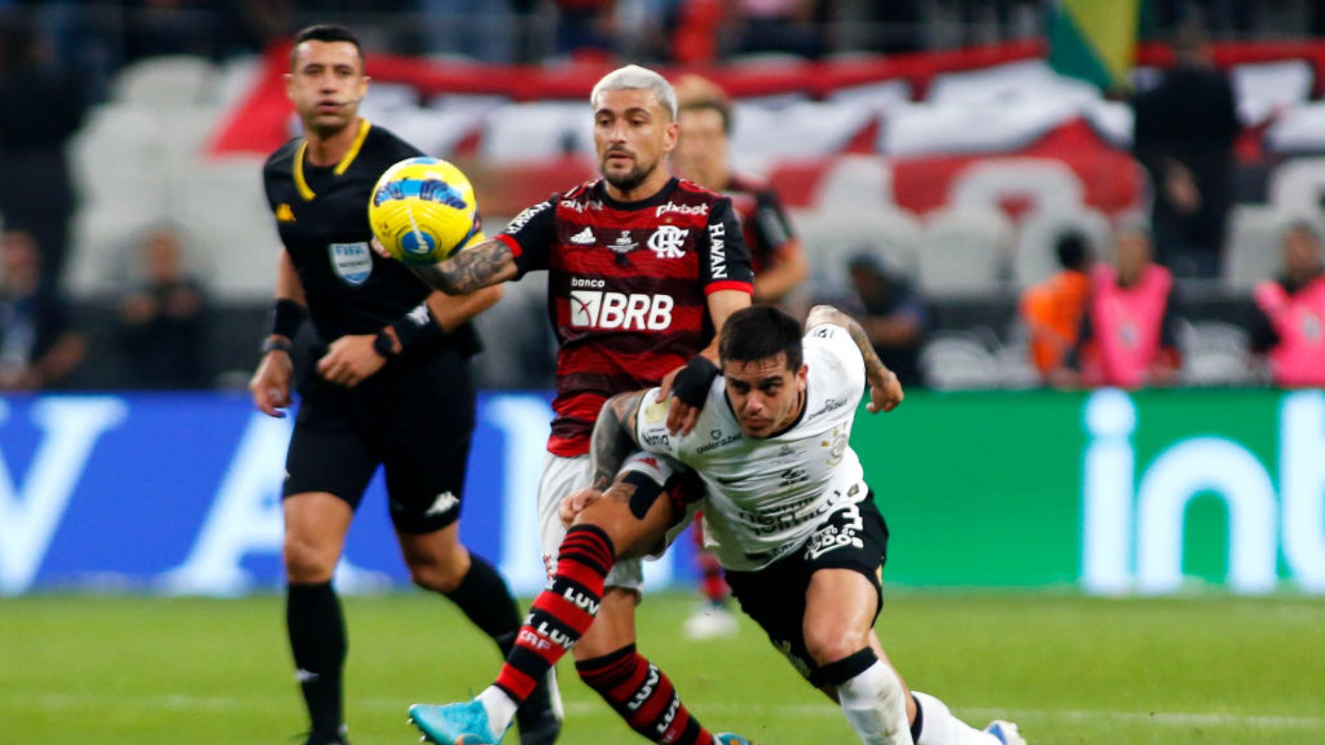 Flamengo em ação contra o Corinthians