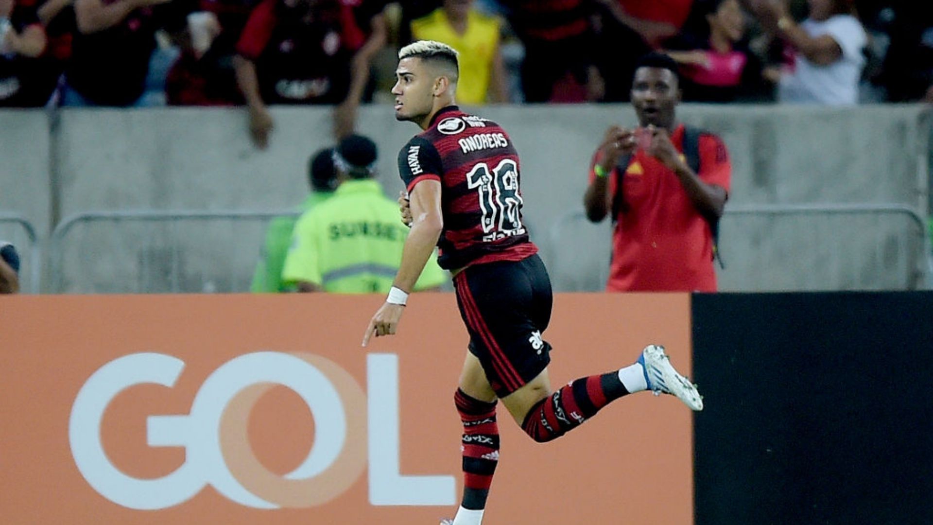 Flamengo tem pouco tempo para decidir futuro de Andreas Pereira