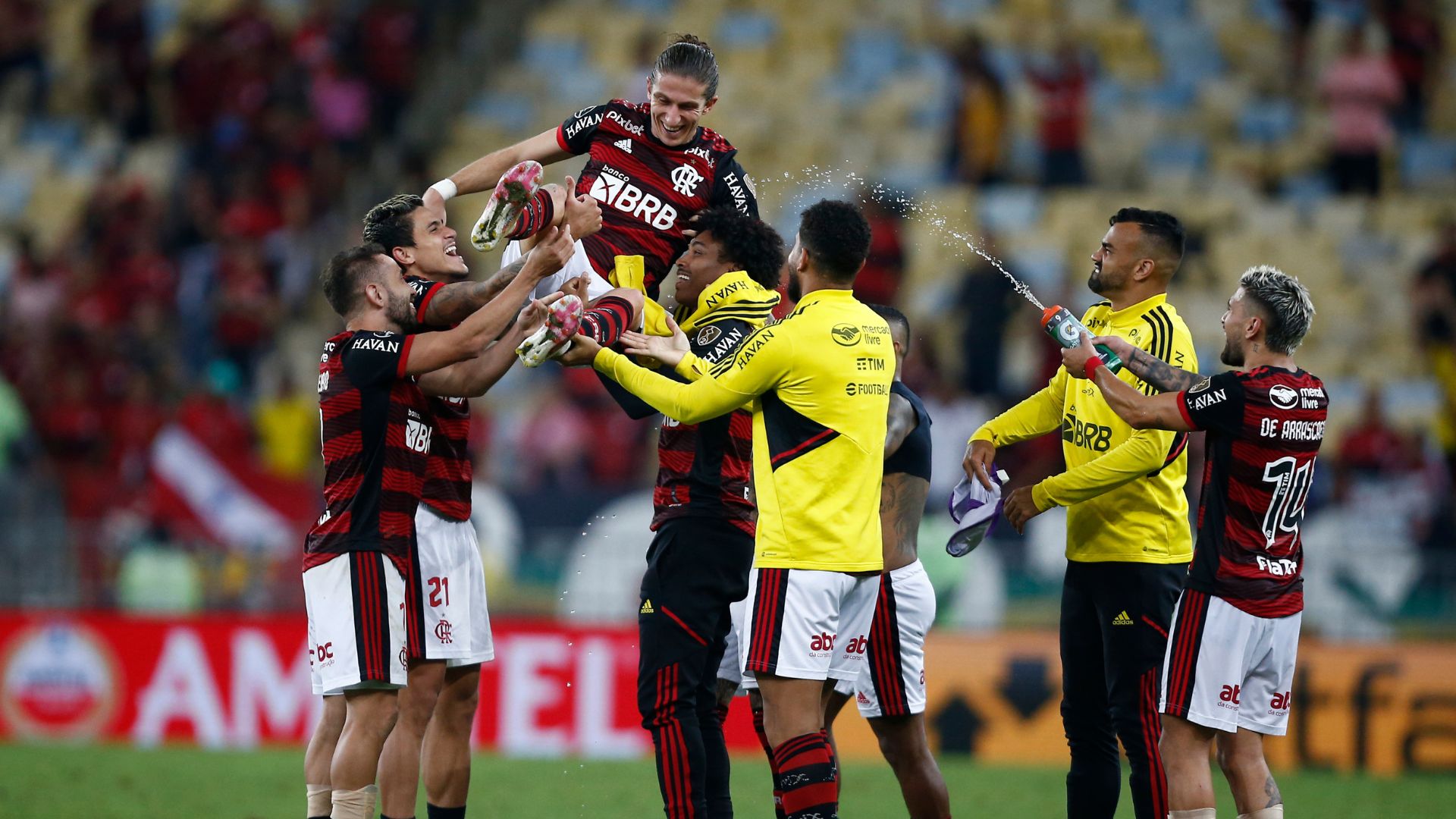 Flamengo celebrando a classificação contra o Corinthians
