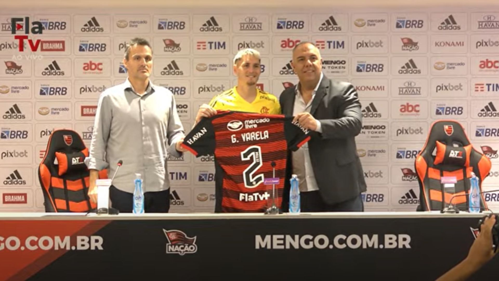 Flamengo durante a coletiva de imprensa de Varela