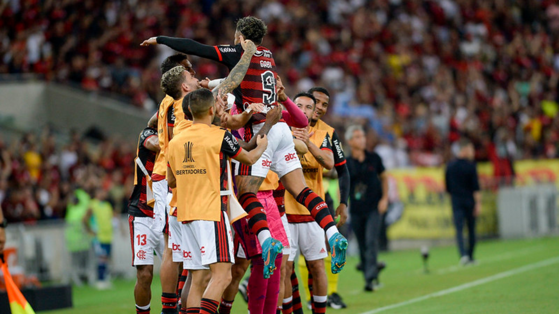 Flamengo vence mais uma na Libertadores