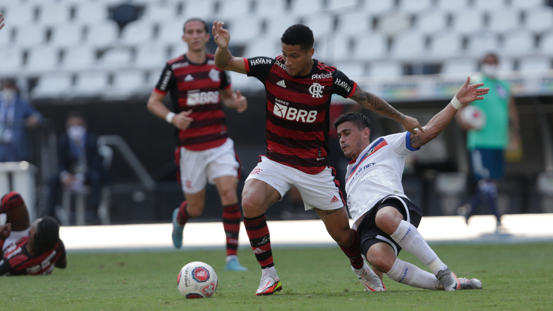 Flamengo arranca empate do Resende
