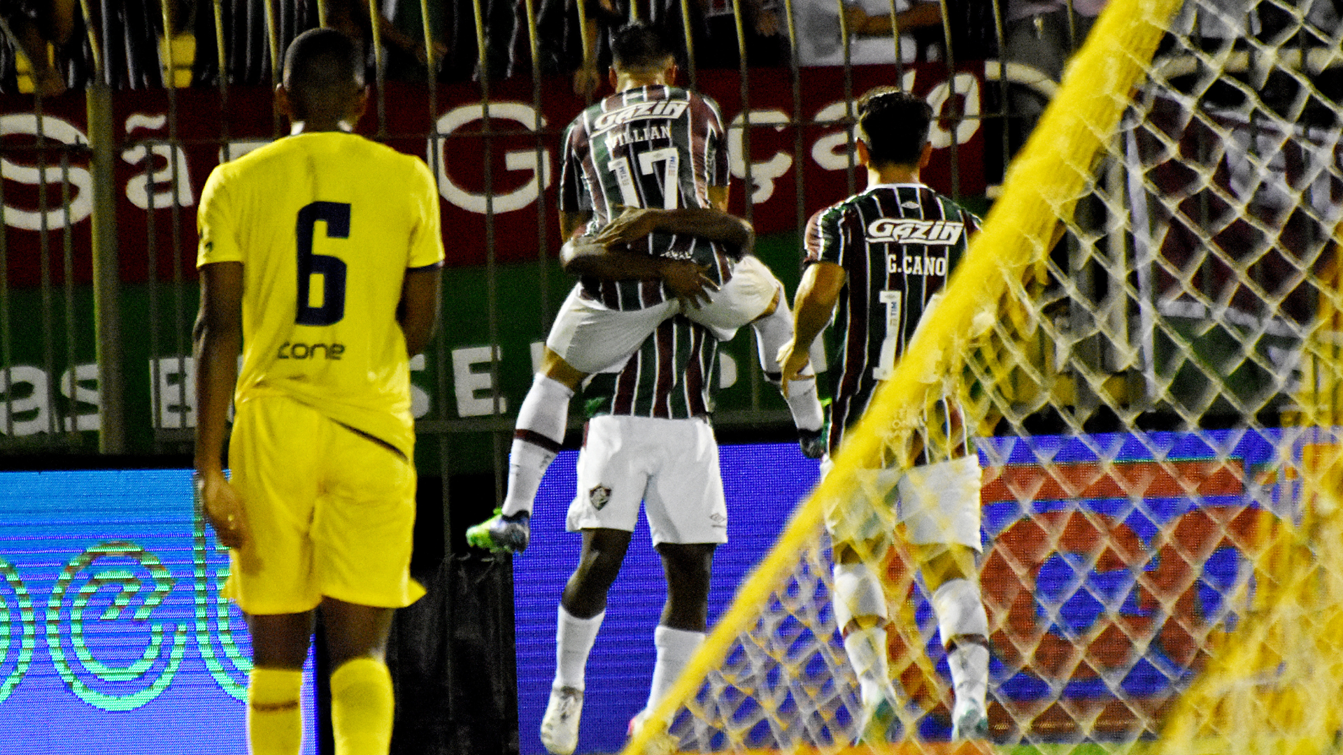 Fluminense bate Madureira no Cariocão